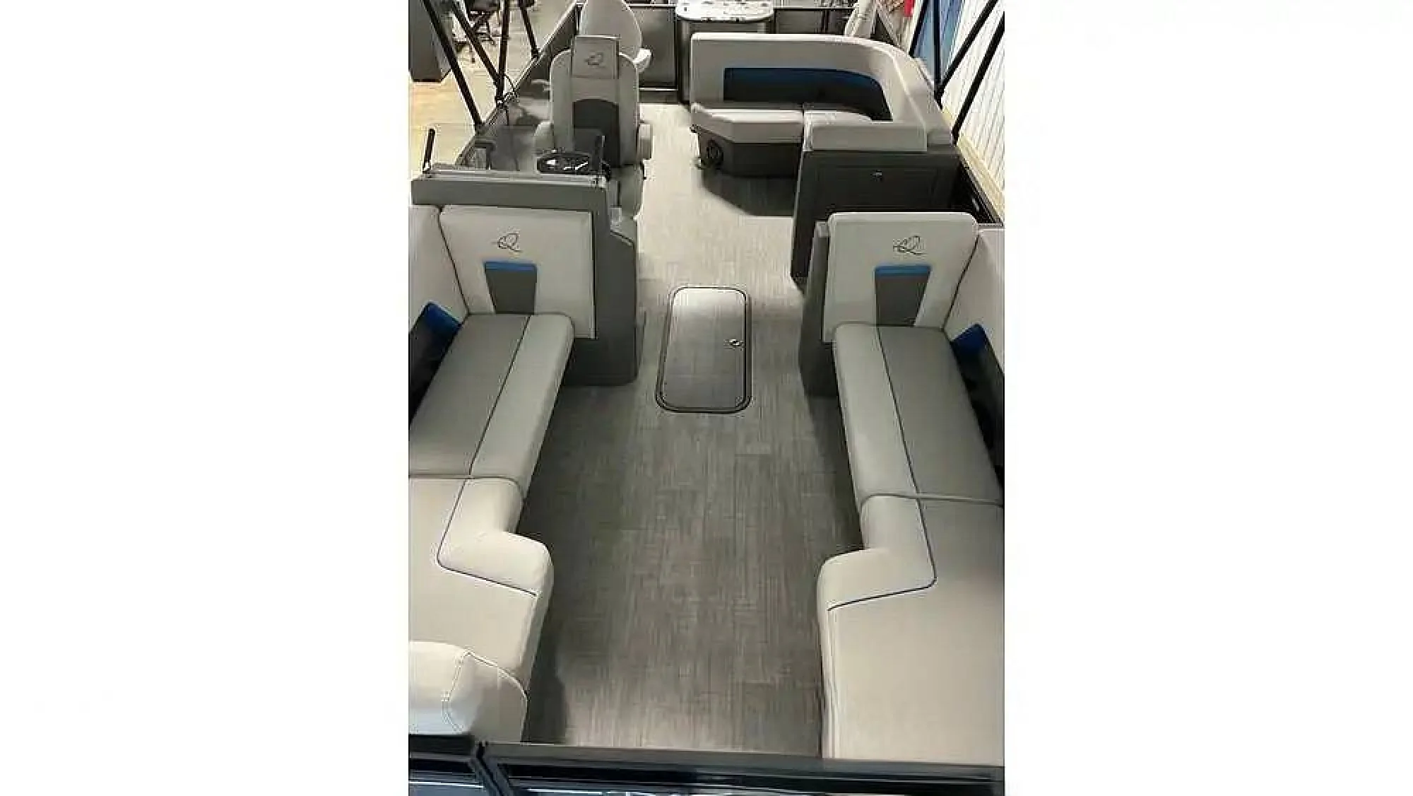 2025 Qwest E-Class 22 XRE CRUISE - Image 4