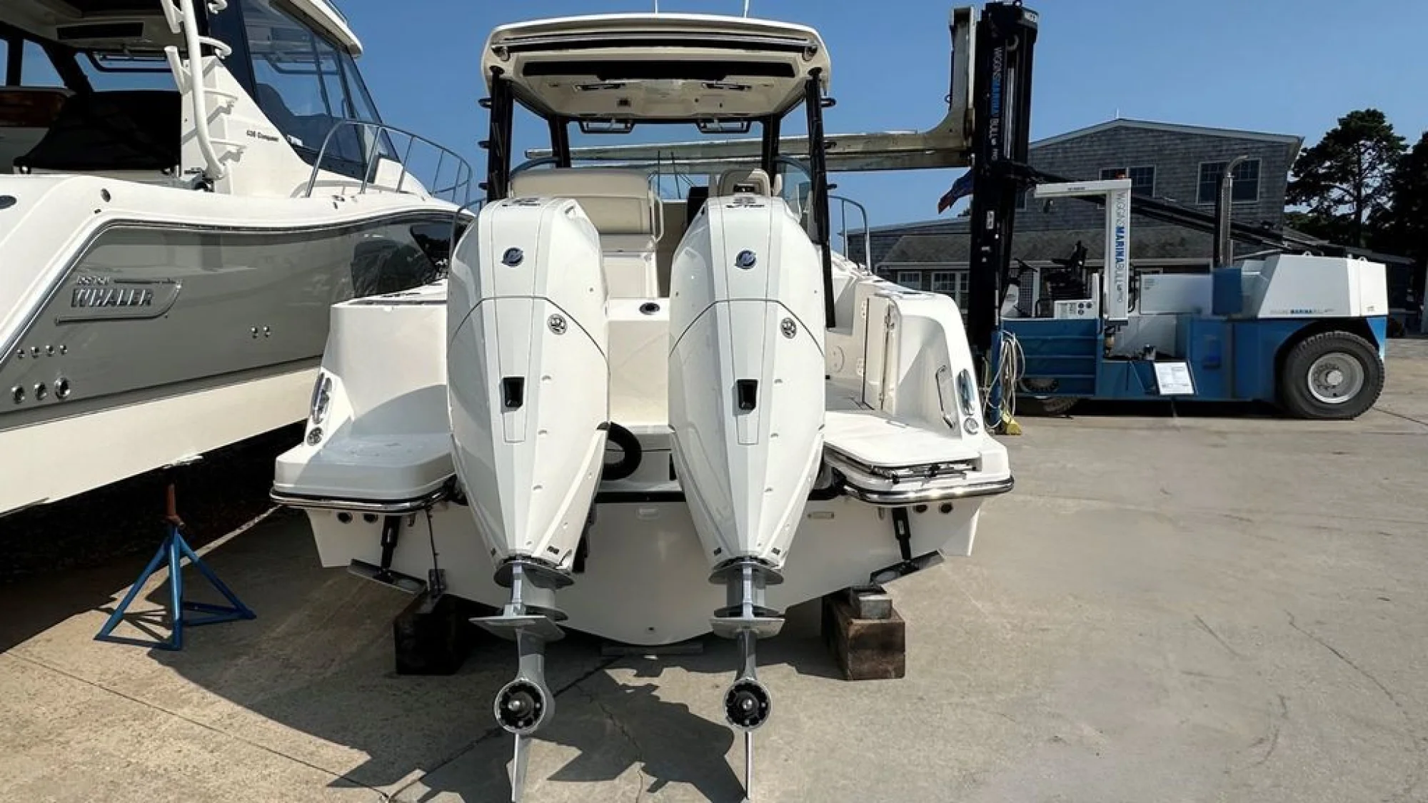 Boston Whaler 325 Conquest - Image 3