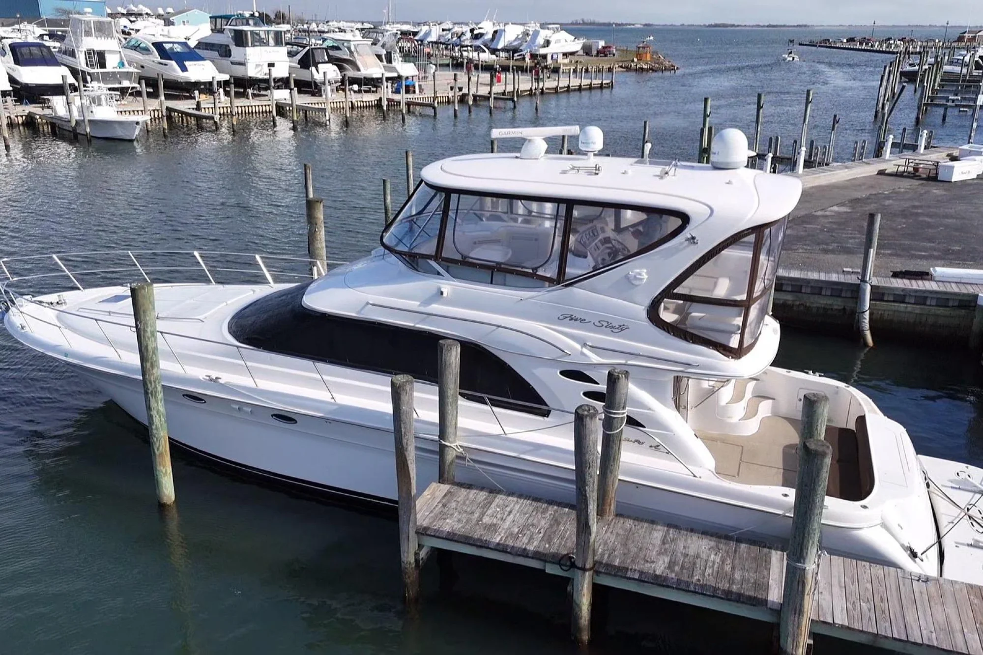 2001 Sea Ray 560 Sedan Bridge - Image 3