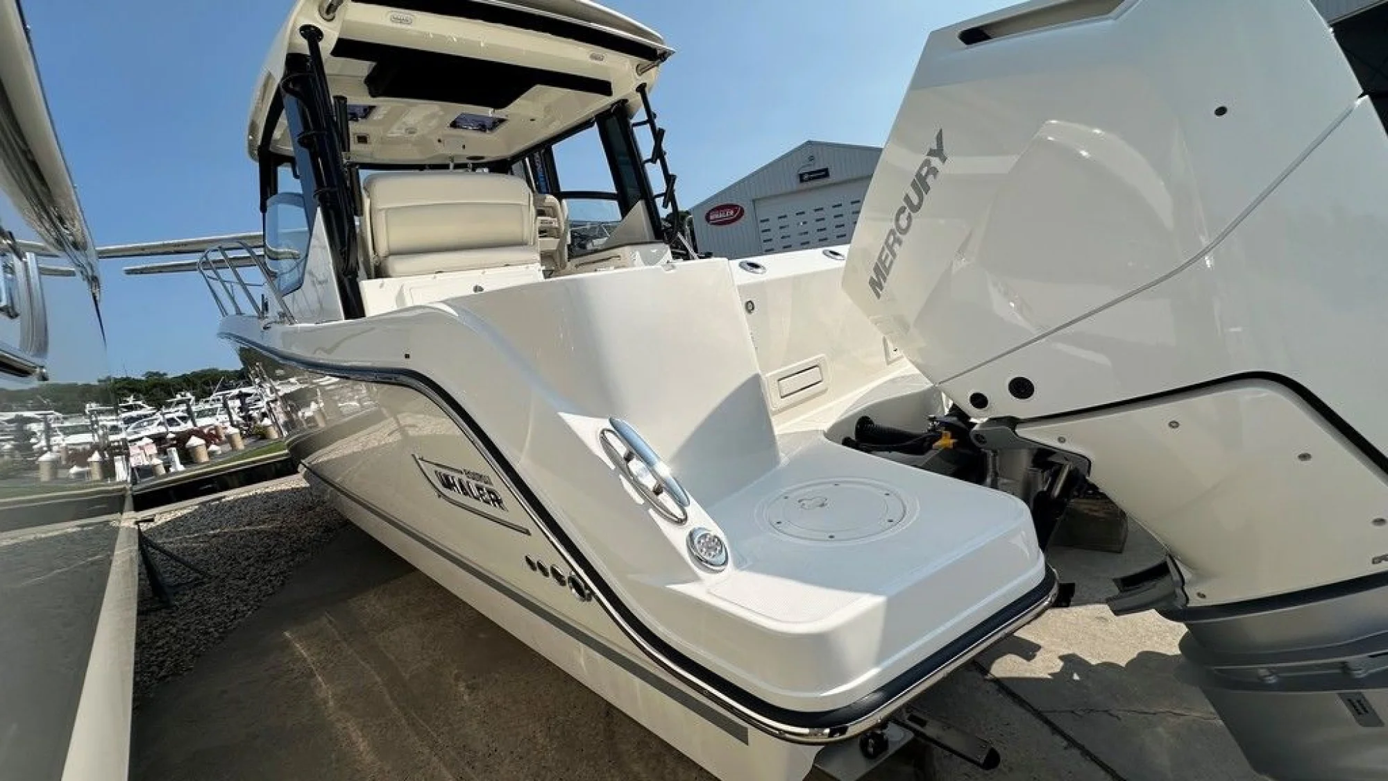 Boston Whaler 325 Conquest - Image 2
