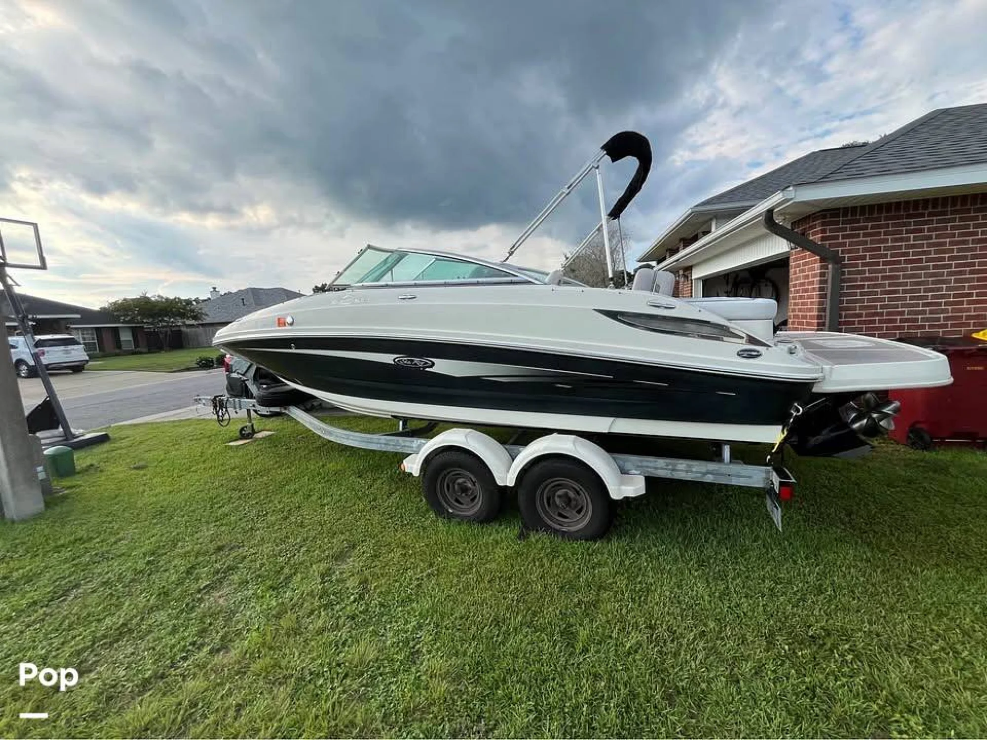 2010 Sea Ray 220 Sundeck - Image 4