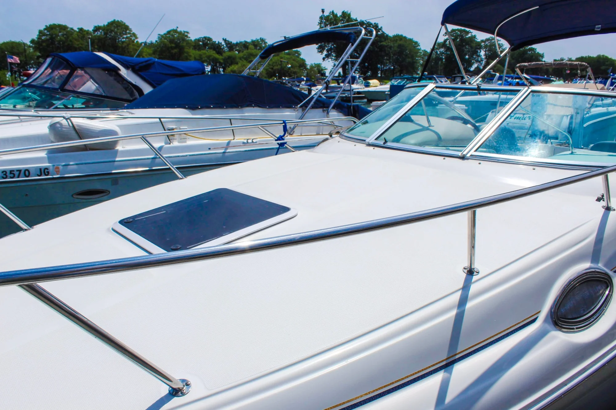 Turn-Key 1999 Sea Ray 260 Sundancer – Ready for Immediate Enjoyment - Image 3