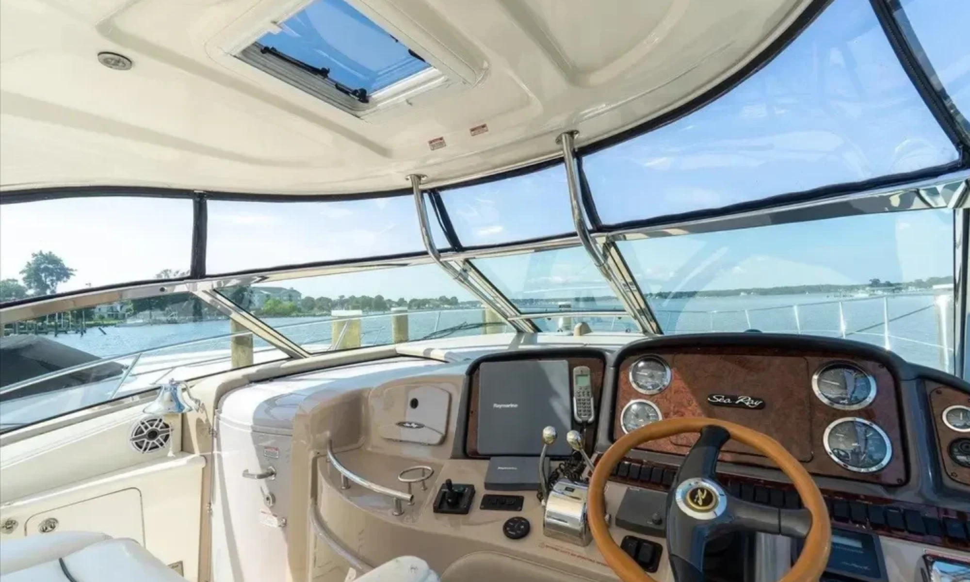 2004 Sea Ray 420 Sundancer - Image 4