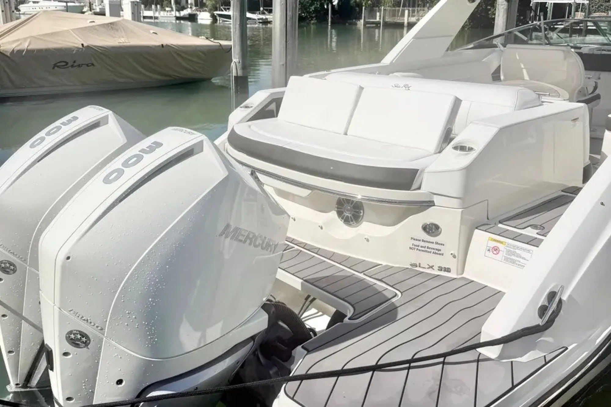 2023 Sea Ray SLX 310 Outboard - Image 2