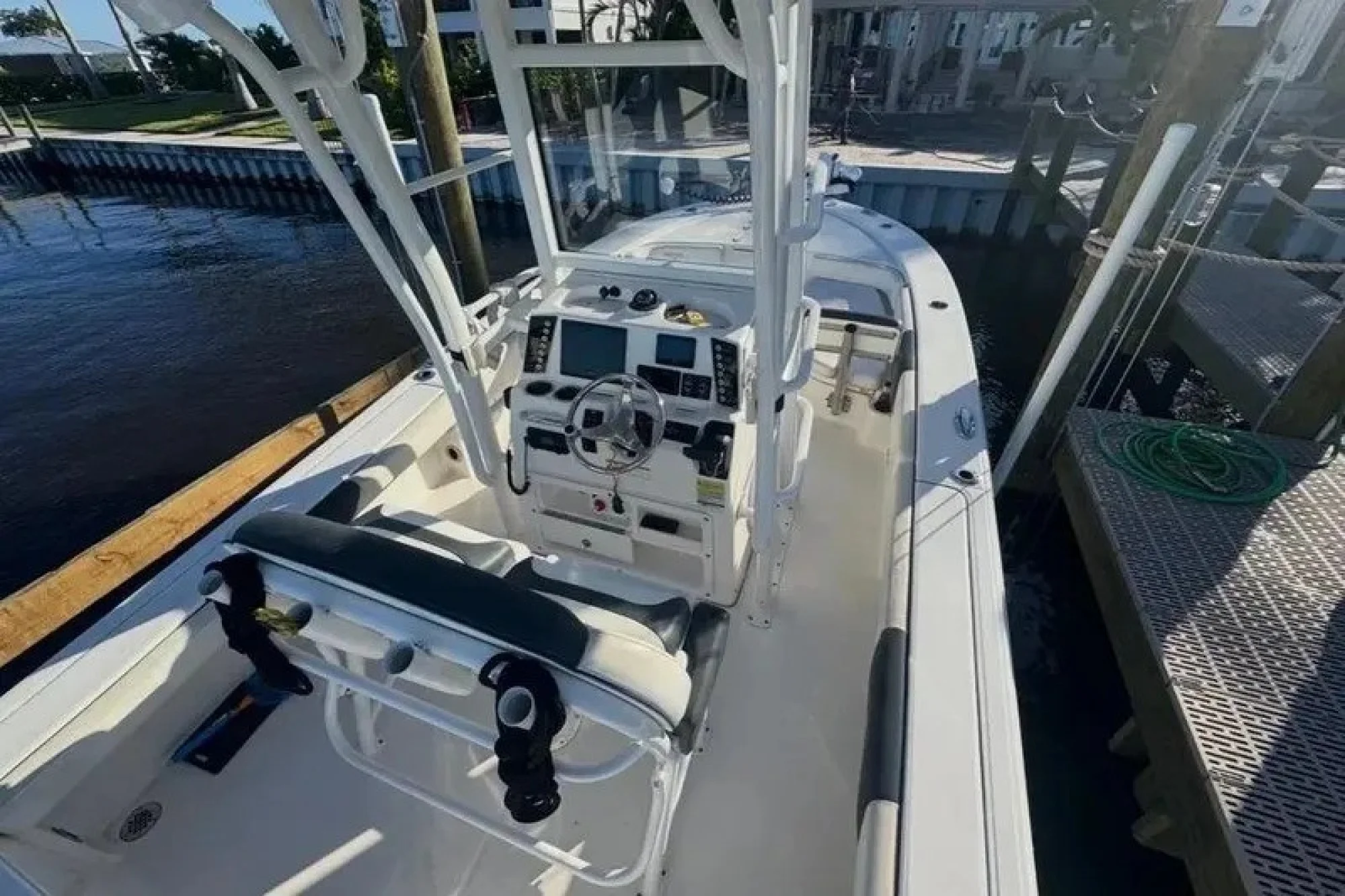 2020 Robalo 246 Cayman SD - Image 2