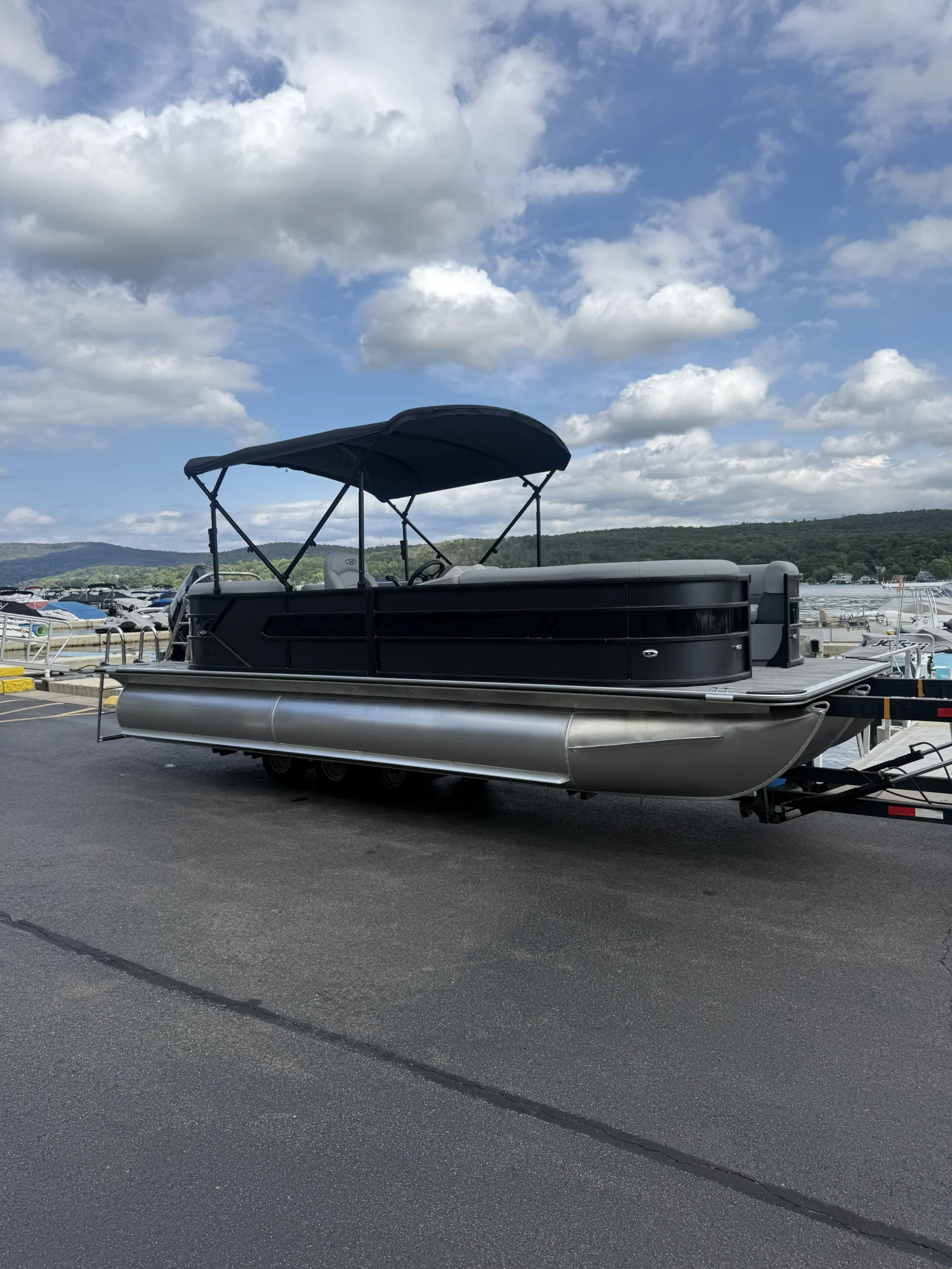2027 Bentley Pontoons 223 Bolt - Image 2