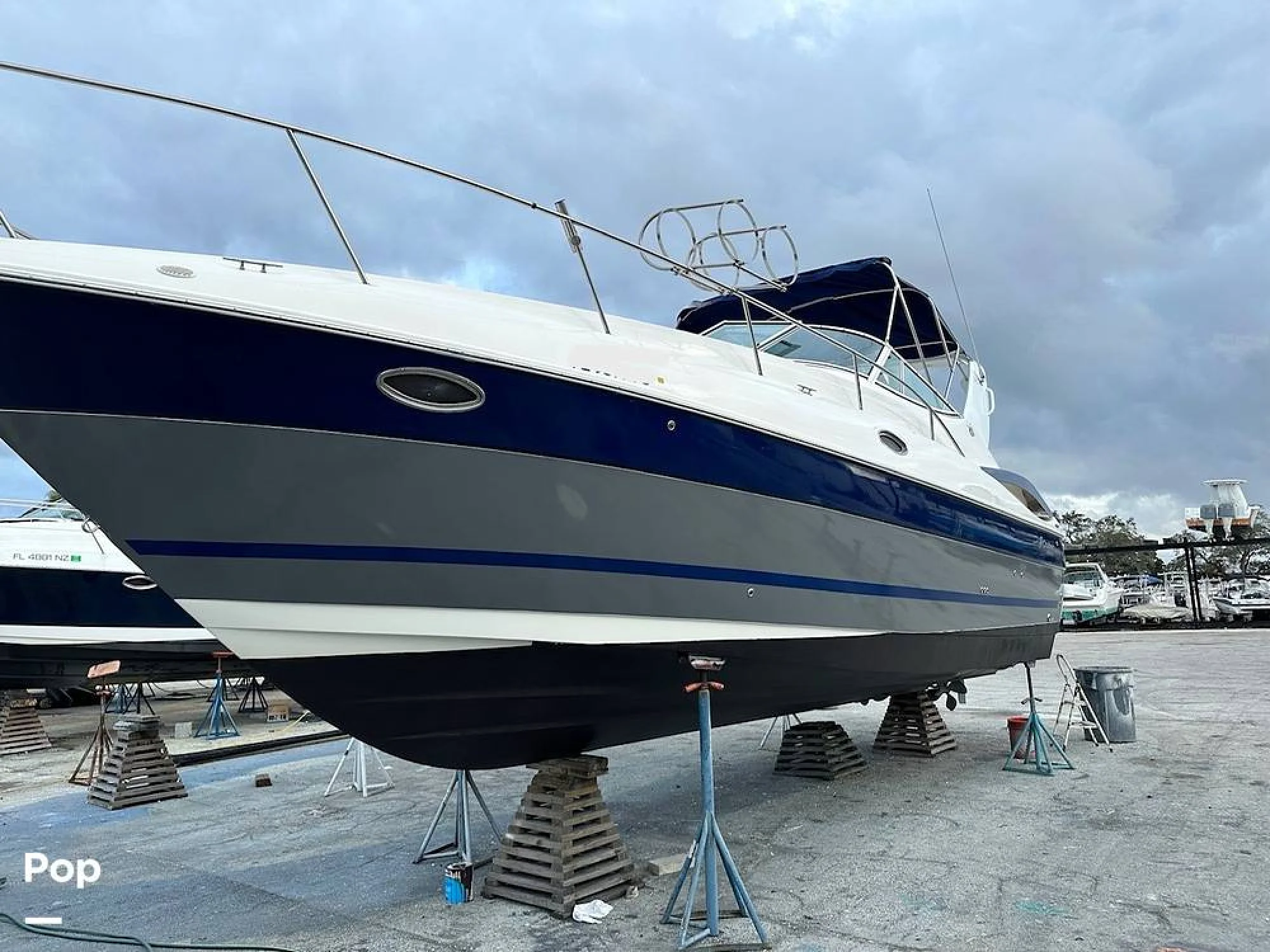 2004 Cruisers Yachts 320 Express - Main Image