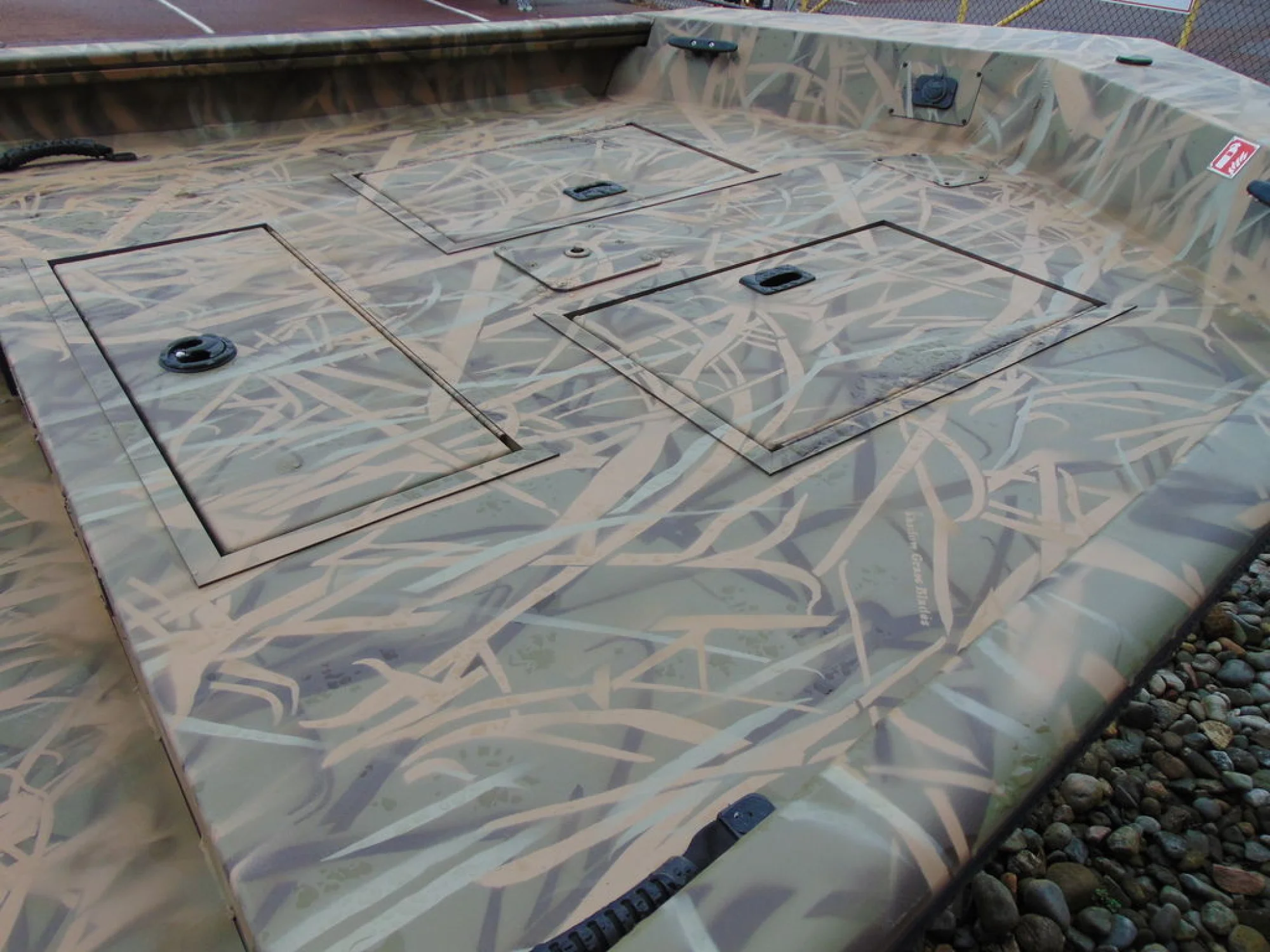 Crestliner 1860 Retriever Deluxe Tiller - Image 5