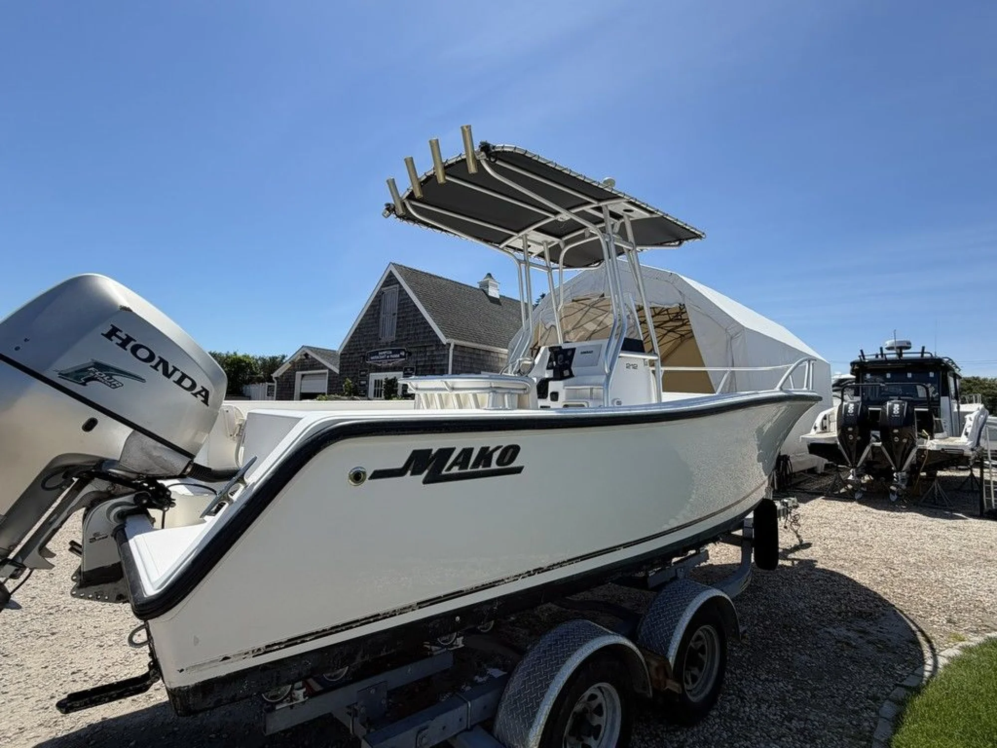 Mako 212 Center Console - Image 2