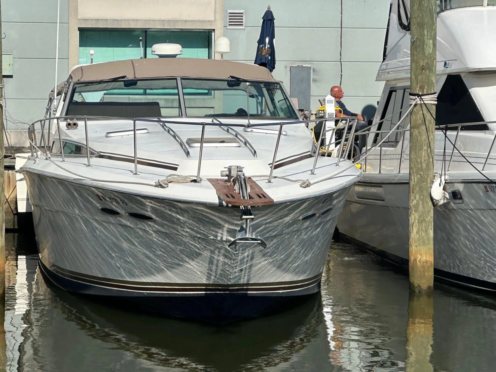 1986 Sea Ray 390 Express Cruiser - Image 2