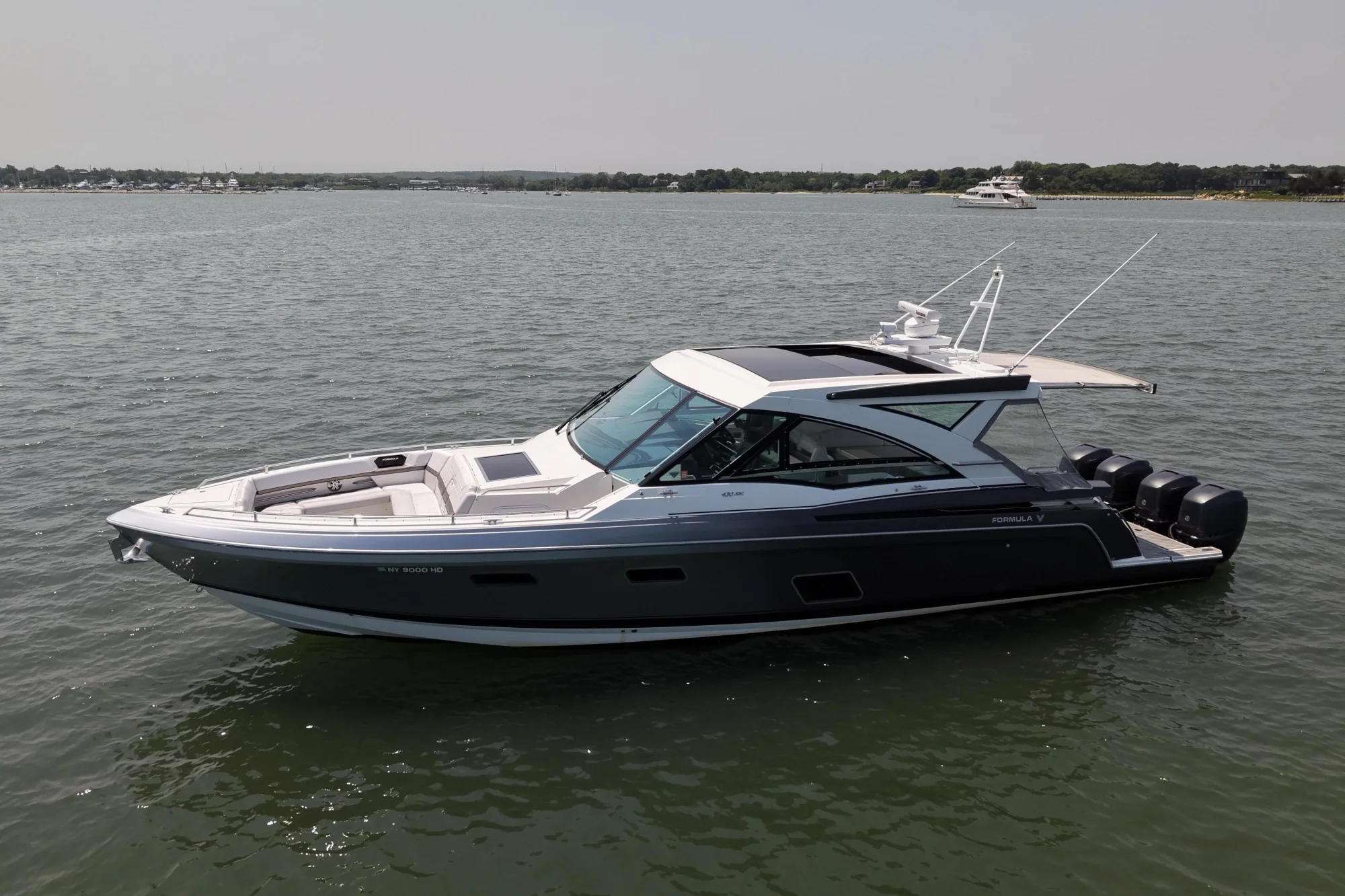 2019 Formula 430 Super Sport Crossover - Image 2