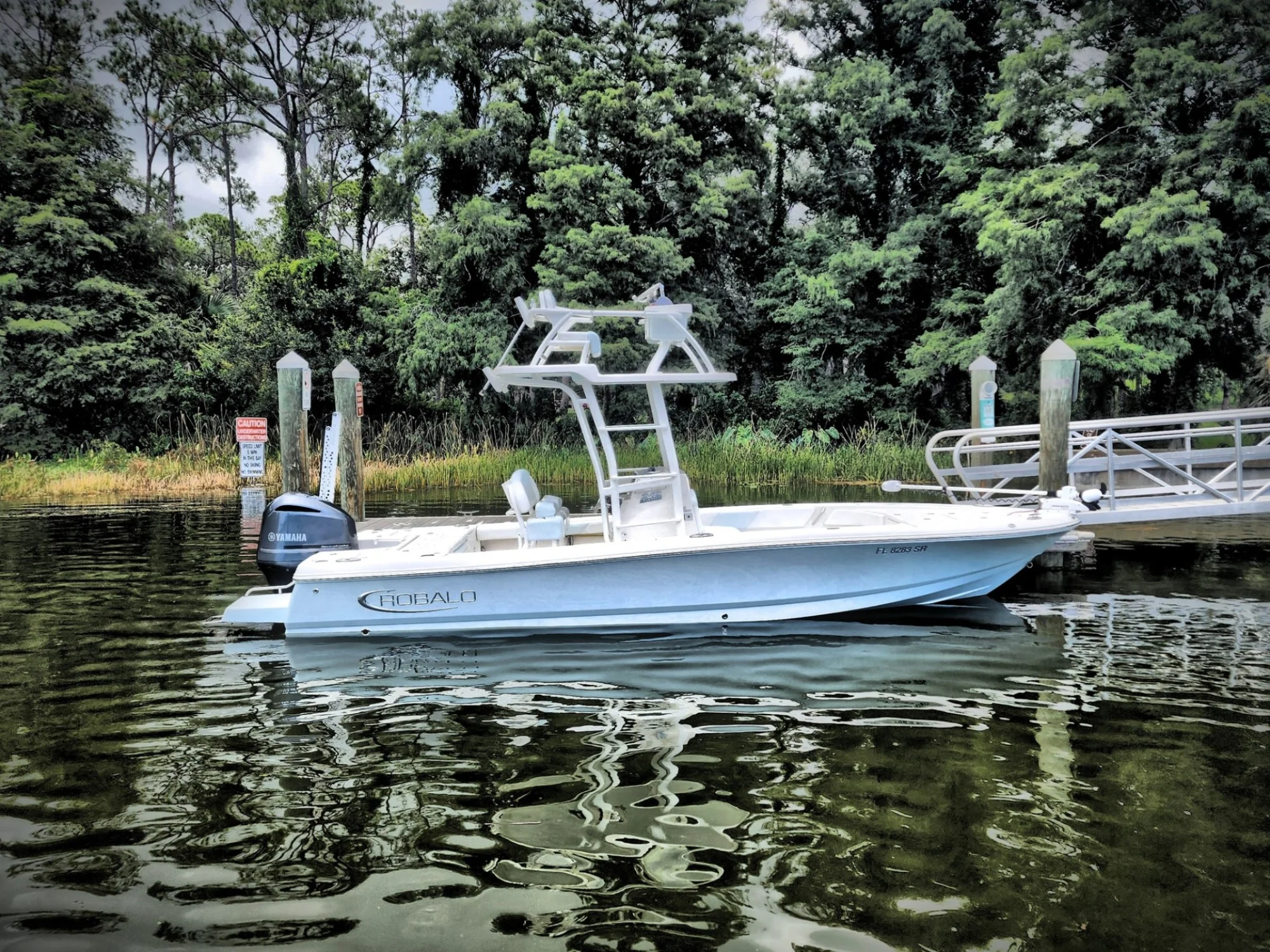 2020 Robalo 246 Cayman