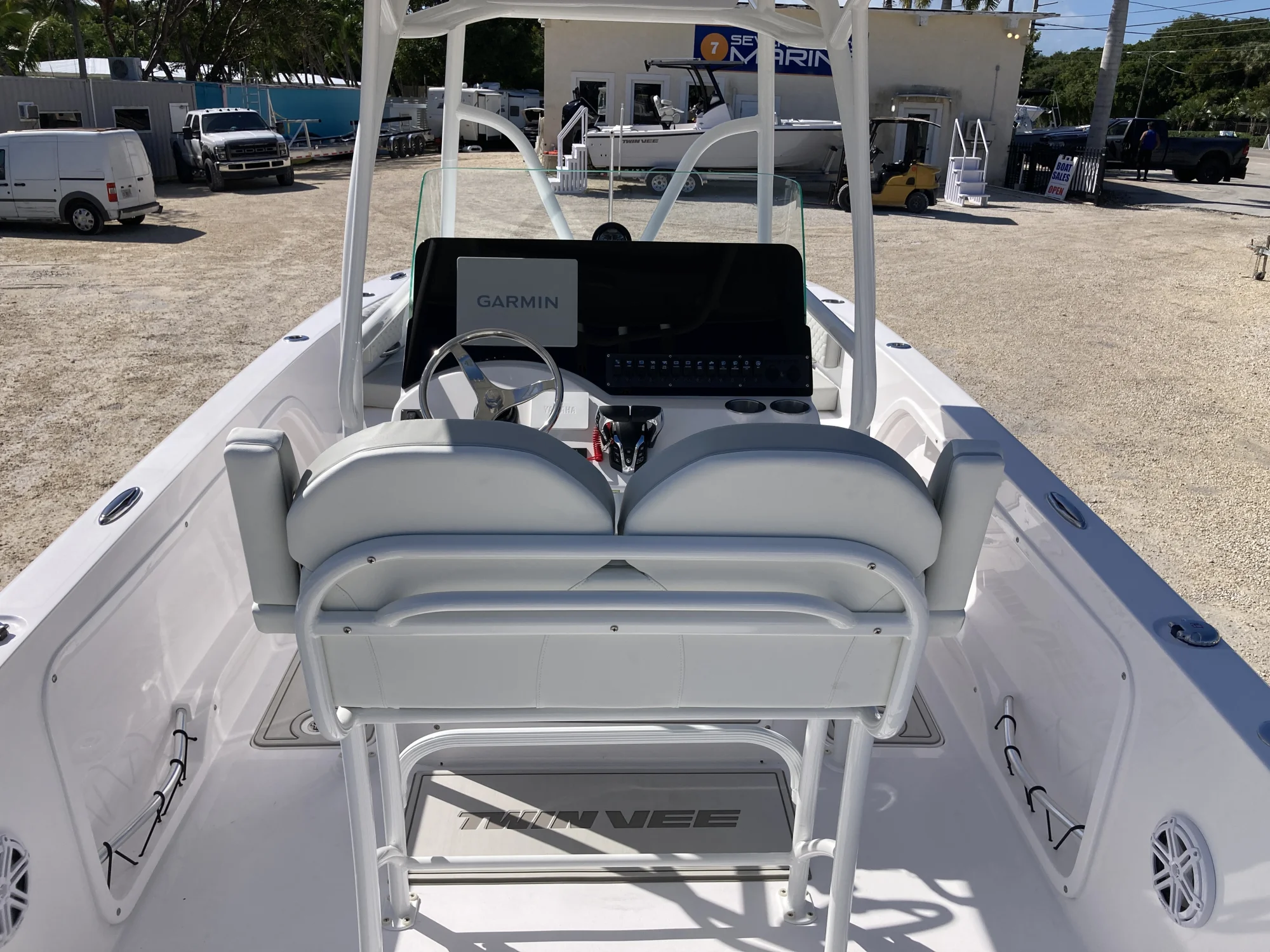 2026 Twin Vee 240 GFX2 - Image 2