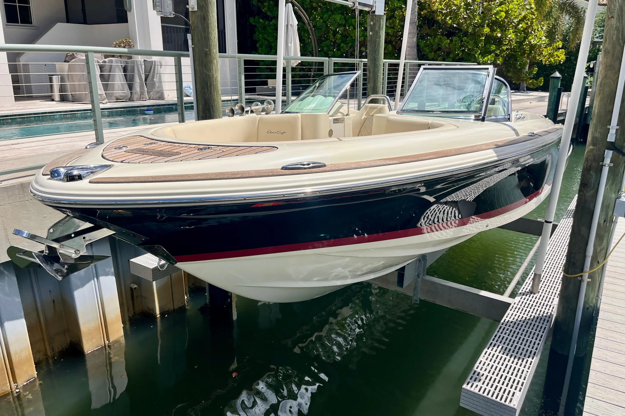 2019 Chris-Craft Launch 27 - Main Image