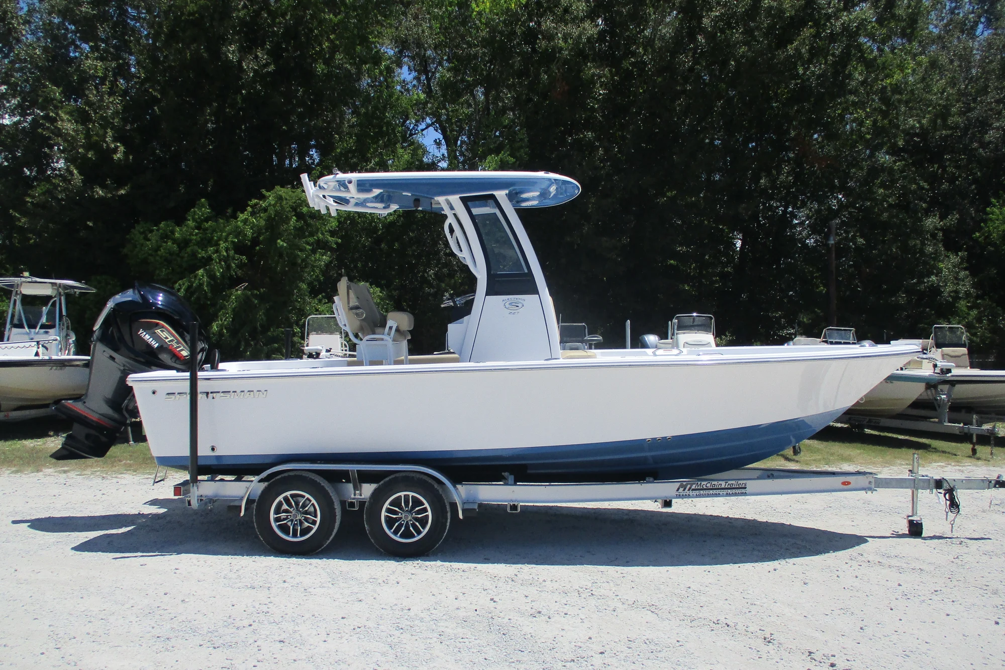2027 Sportsman Masters 227 Bay Boat