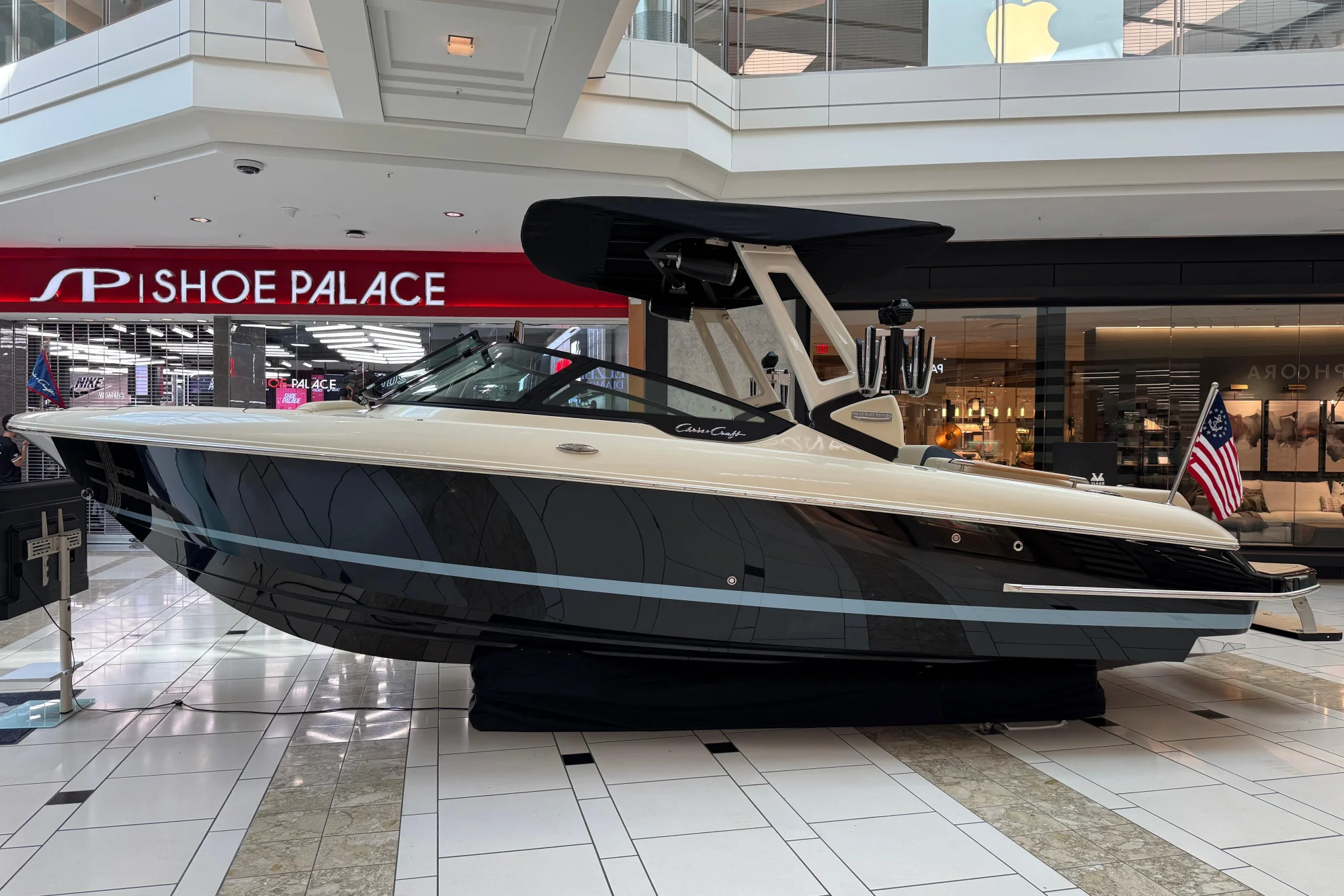 2026 Chris-Craft Sportster 25 - Image 2