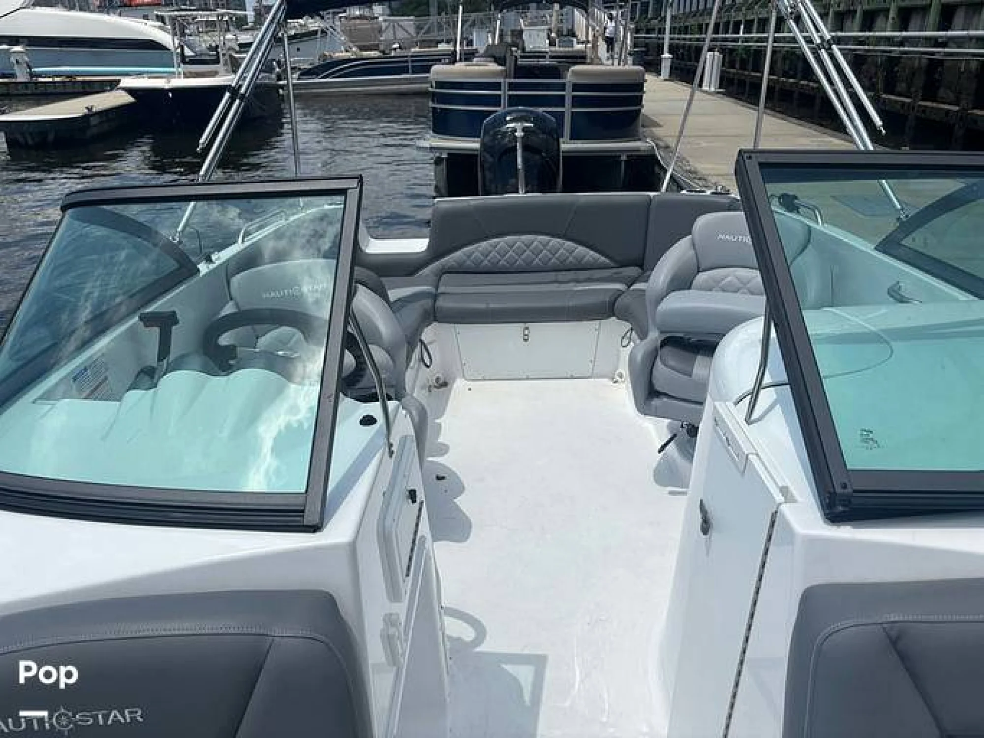 2025 NauticStar 223 DC - Image 4
