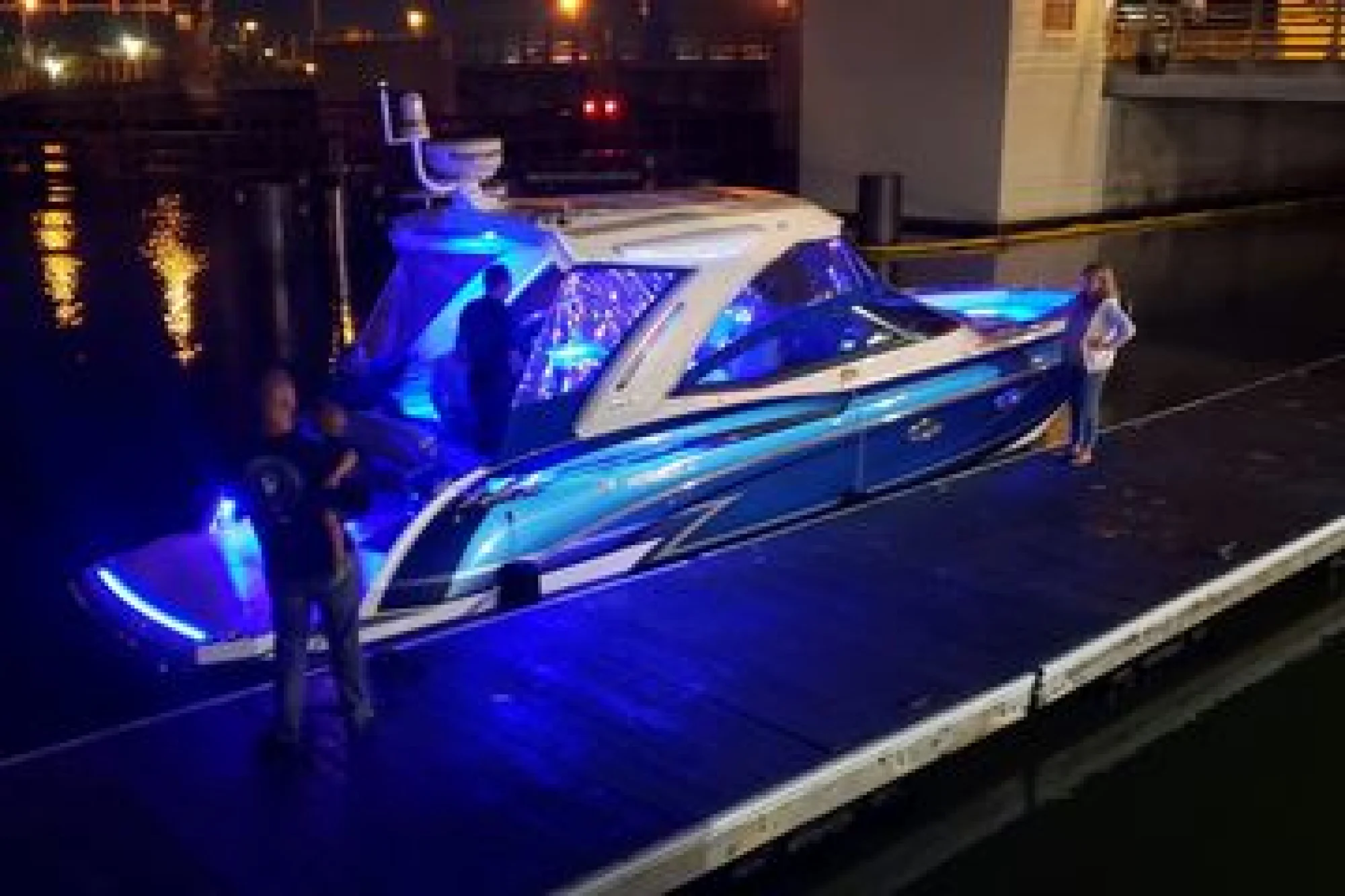 2020 33' Formula 330 Crossover Bowrider - Image 2