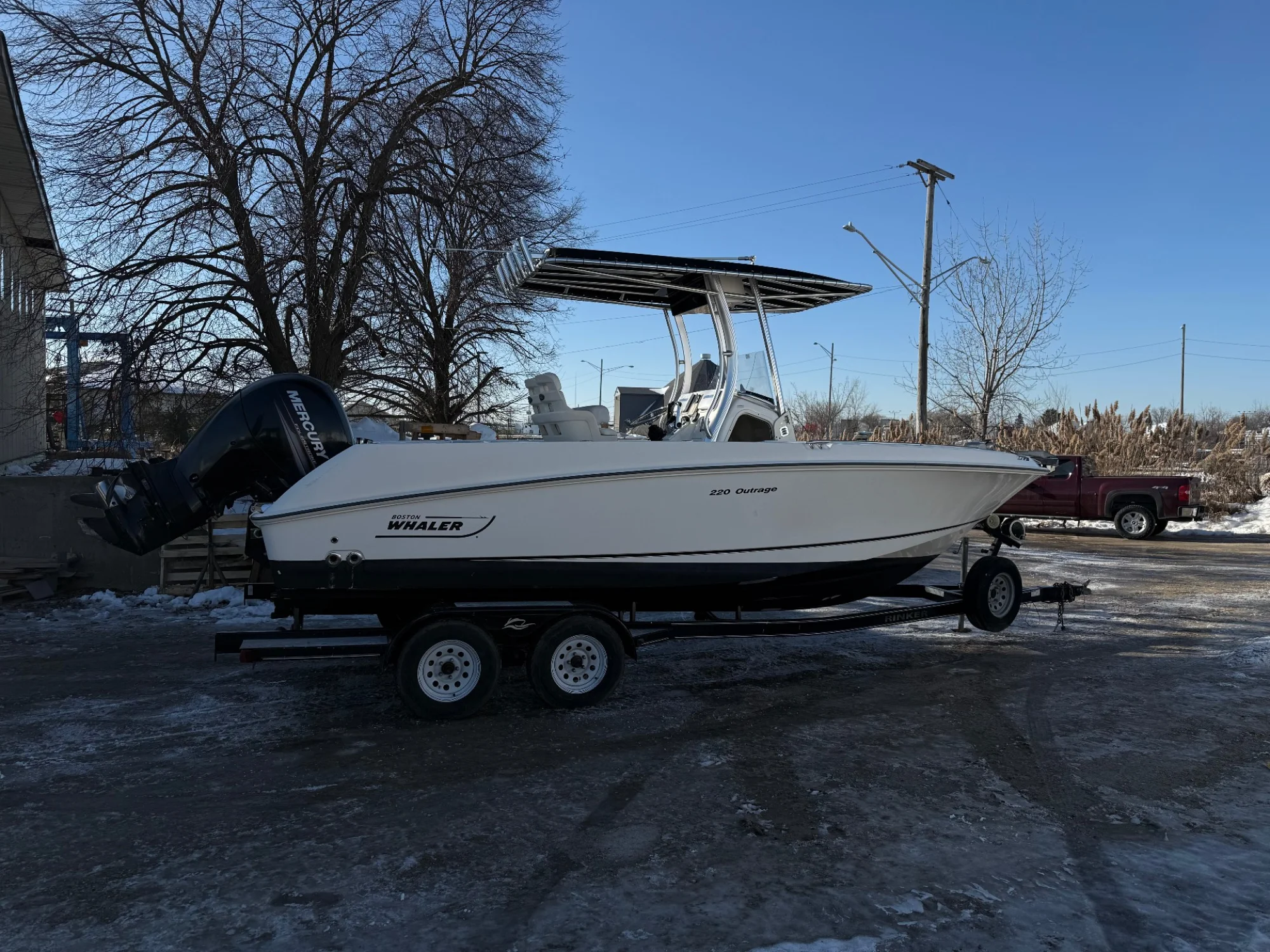 2013 Boston Whaler 220 Outrage - Twin 150's - Image 4