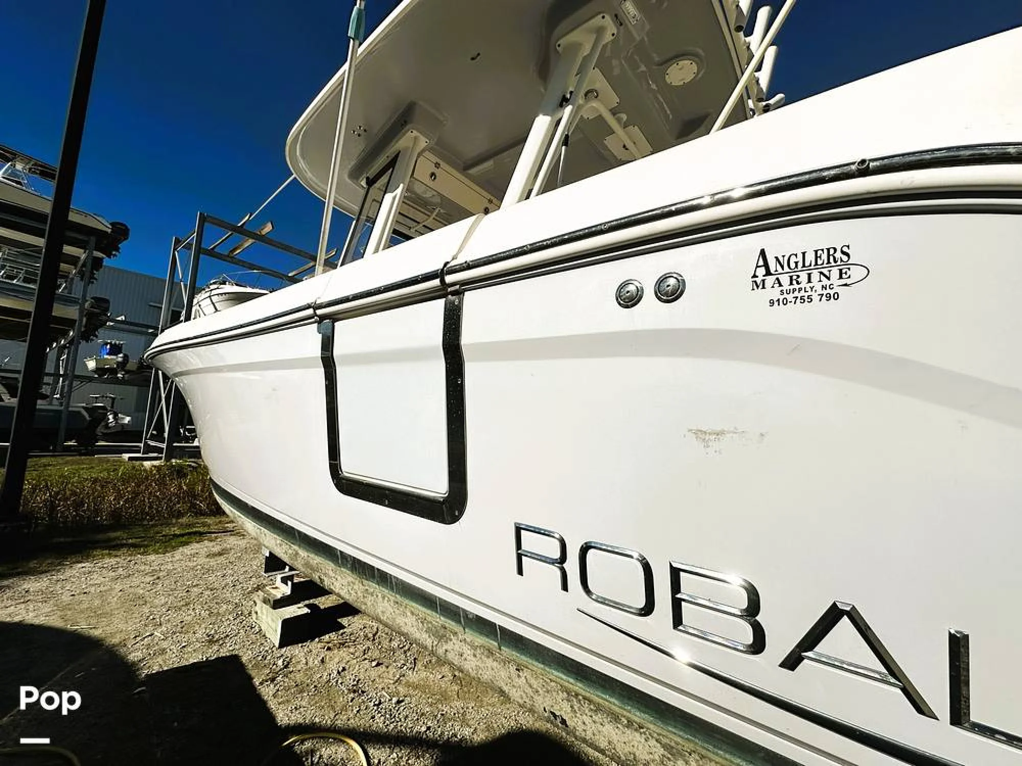 2021 Robalo R272 - Image 2