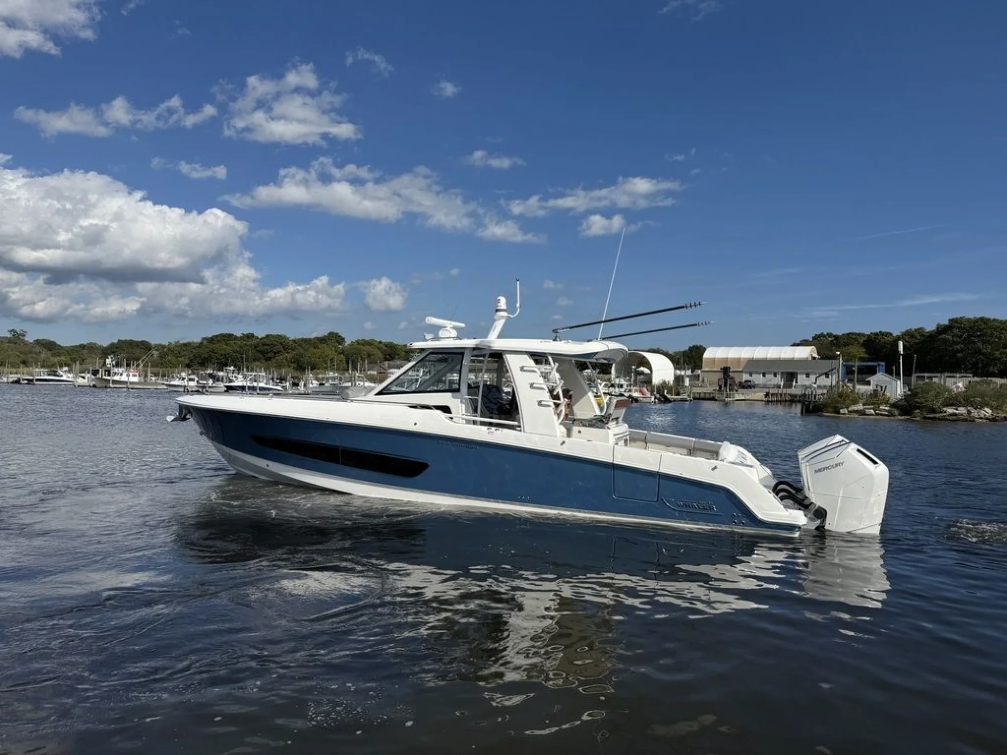 Boston Whaler 420 Outrage - Image 5