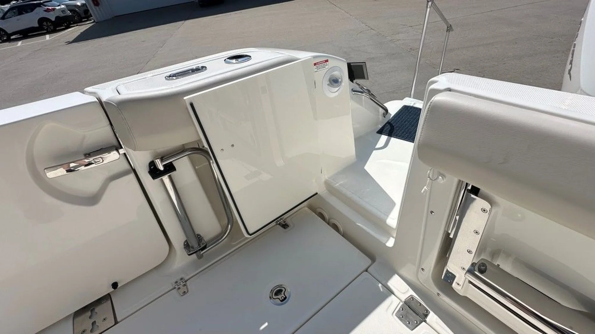 Boston Whaler 325 Conquest - Image 5