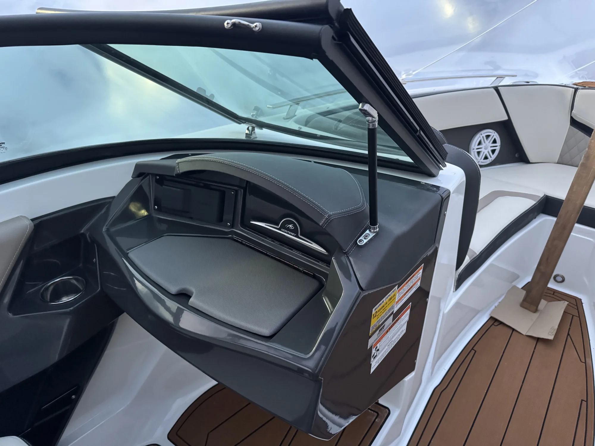 2022 Monterey 235SS - Image 5