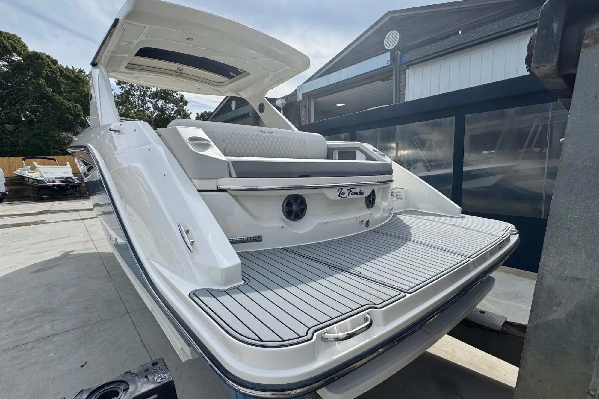 2021 Sea Ray SLX 310 - Image 4