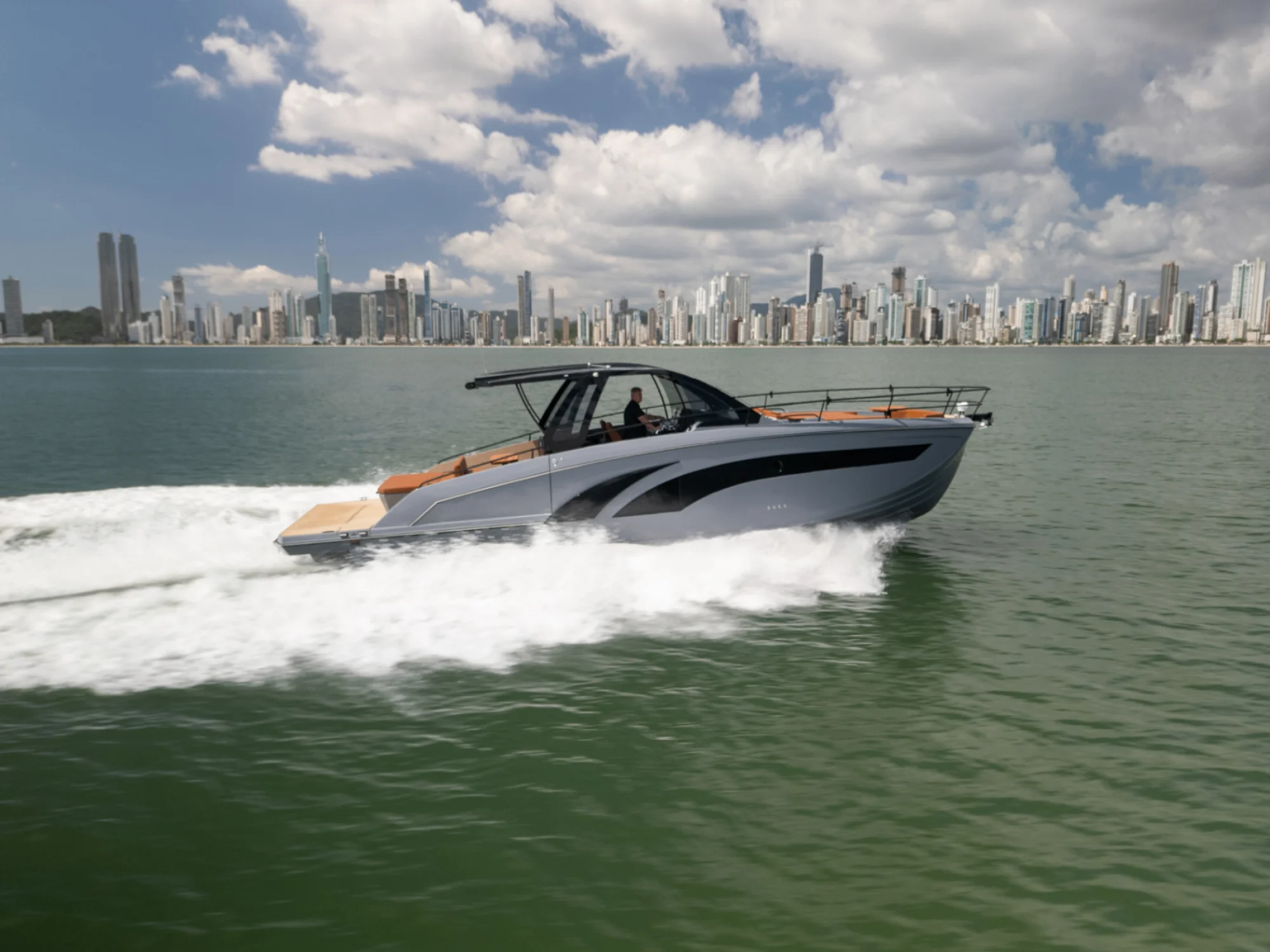 2027  Hanover 447 -Inboard - Image 2