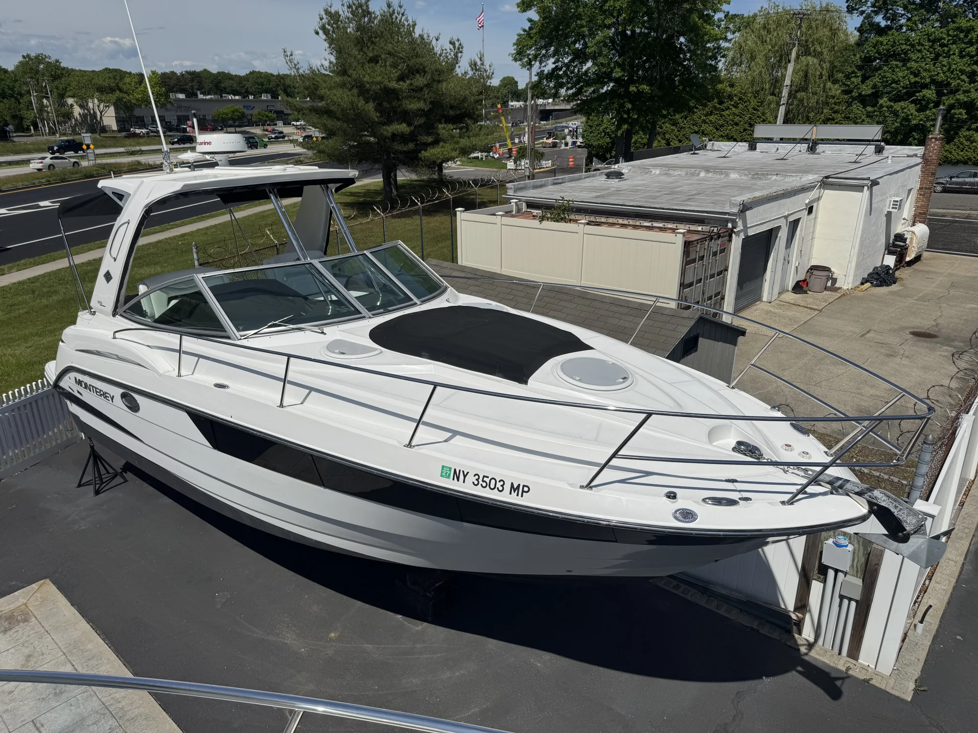 2018 Monterey 355 Sport Yacht - Image 5
