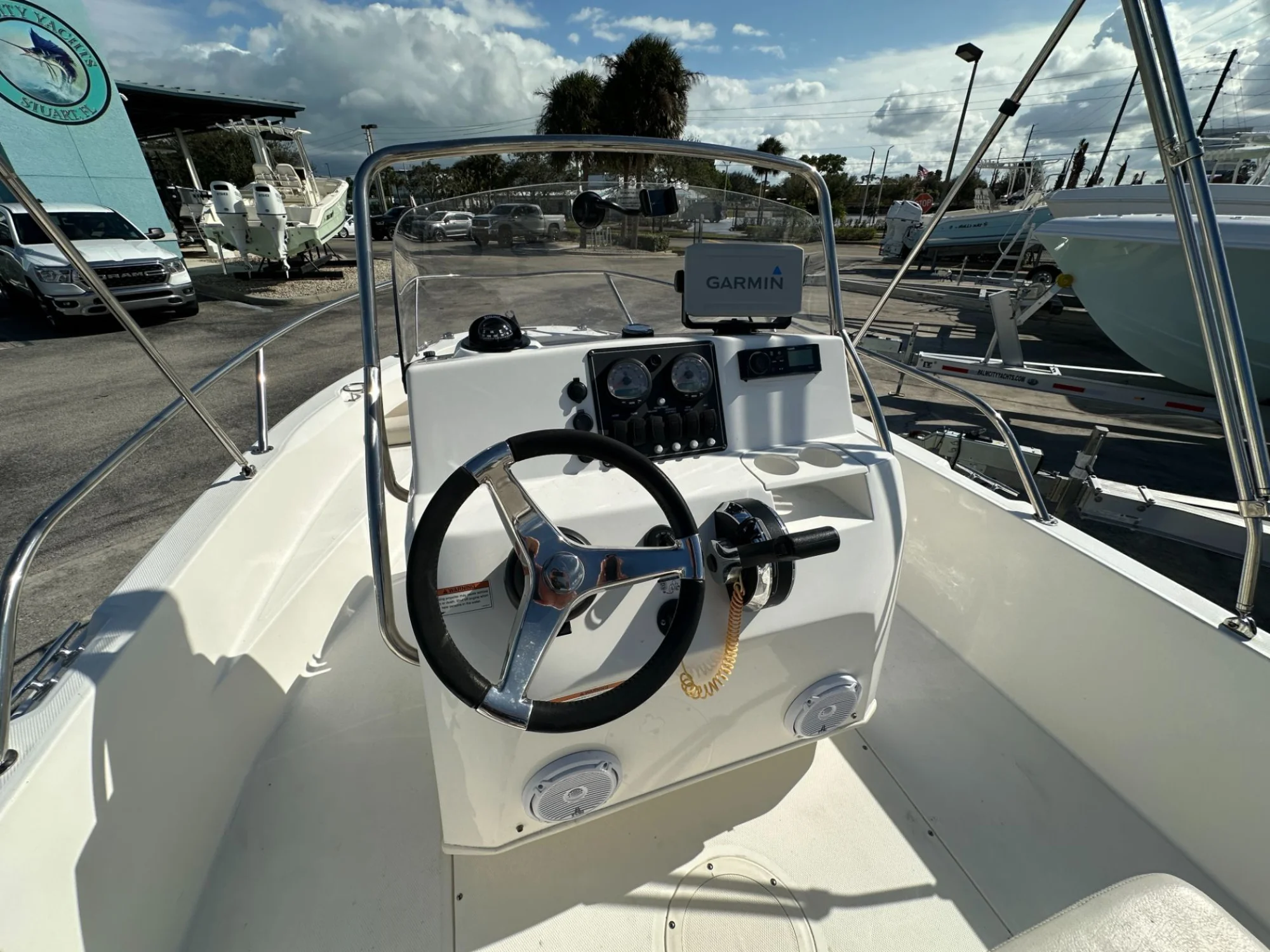 2019 Boston Whaler 180 Dauntless - Image 4