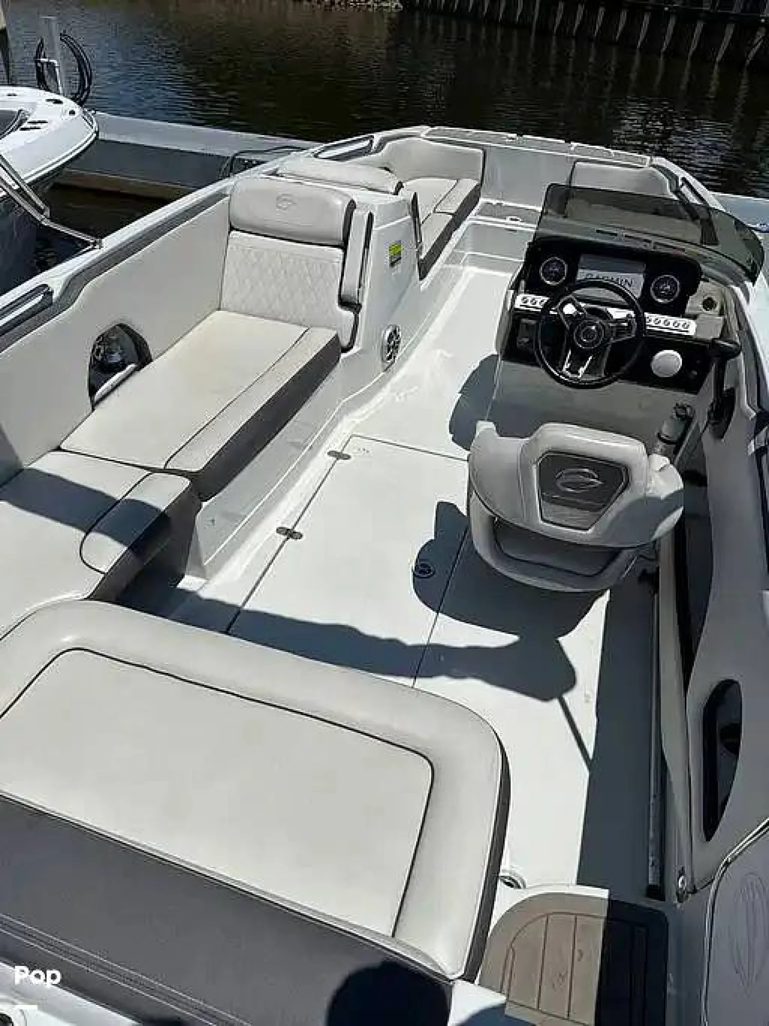 2024 Crownline E230XS - Image 3