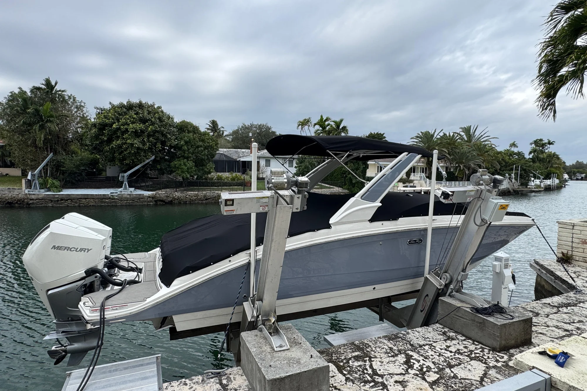 Sea Ray SDX 290 Outboard - Image 2