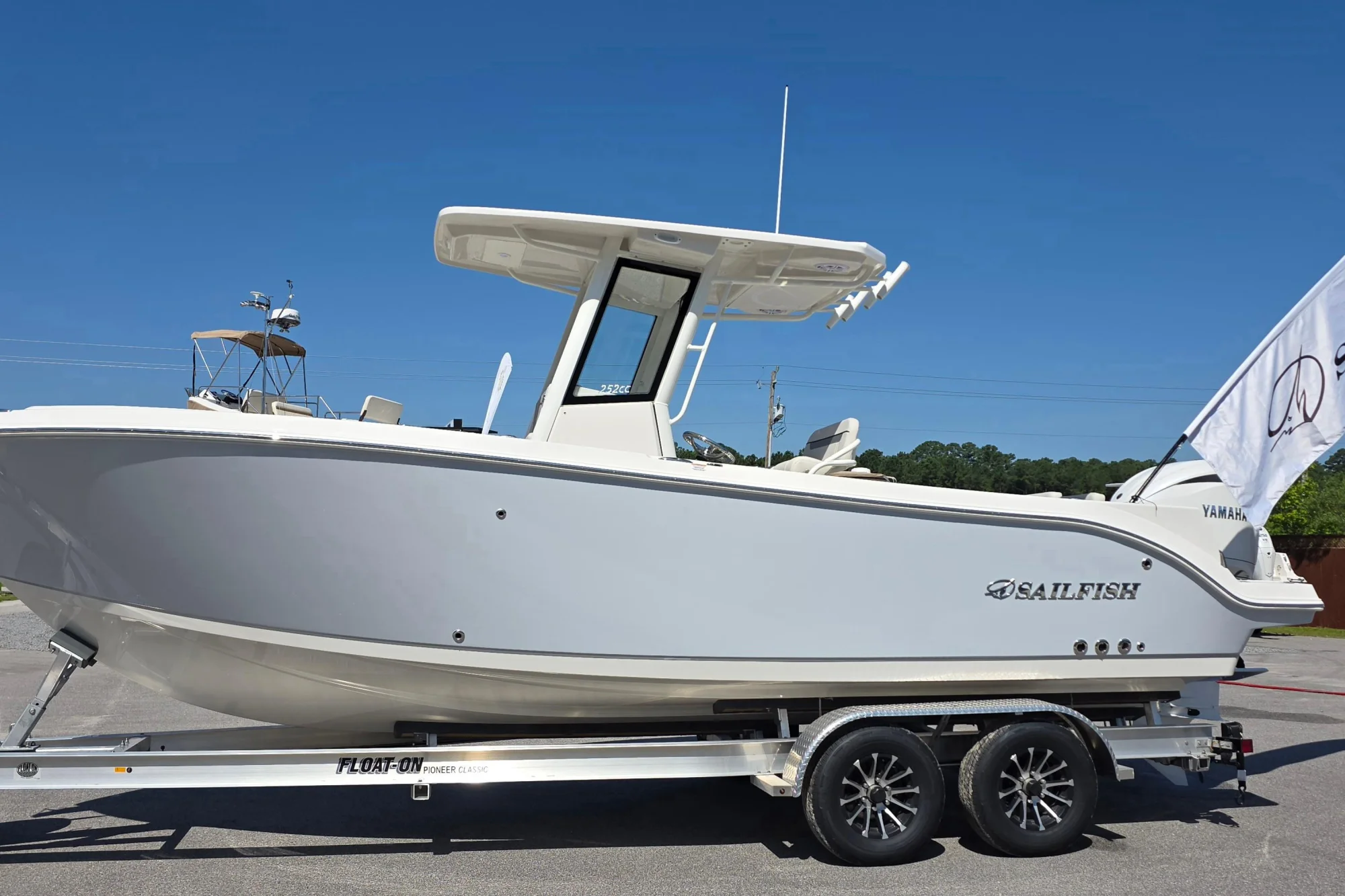 2027 Sailfish 252 CC - Image 2