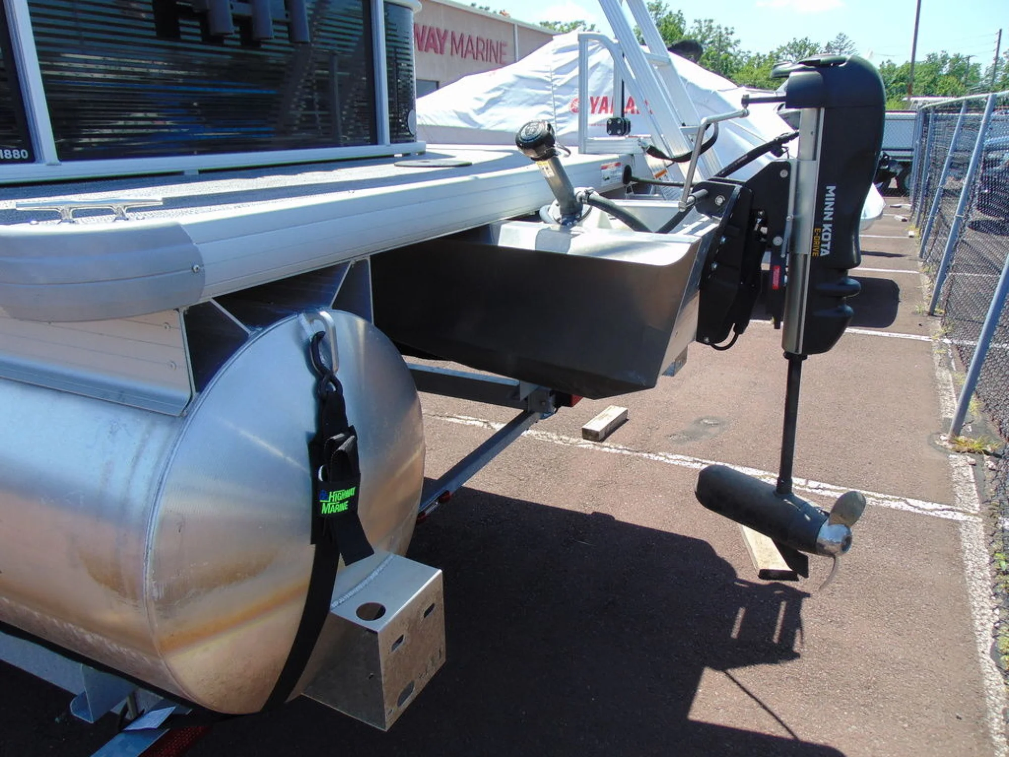Godfrey Pontoons Sweetwater Xperience 1880 CX 25 in. - Image 4