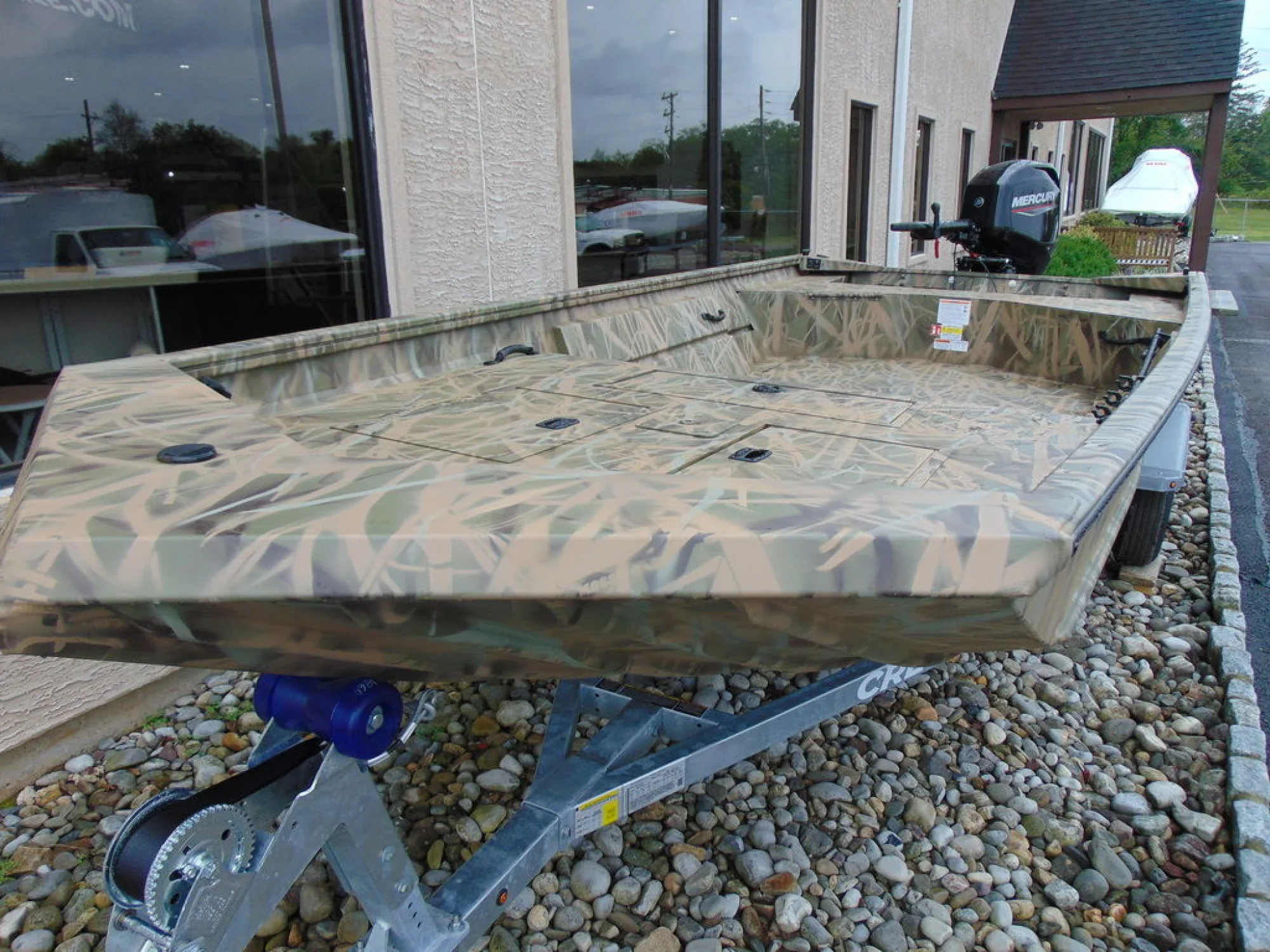 Crestliner 1860 Retriever Deluxe Tiller - Image 2