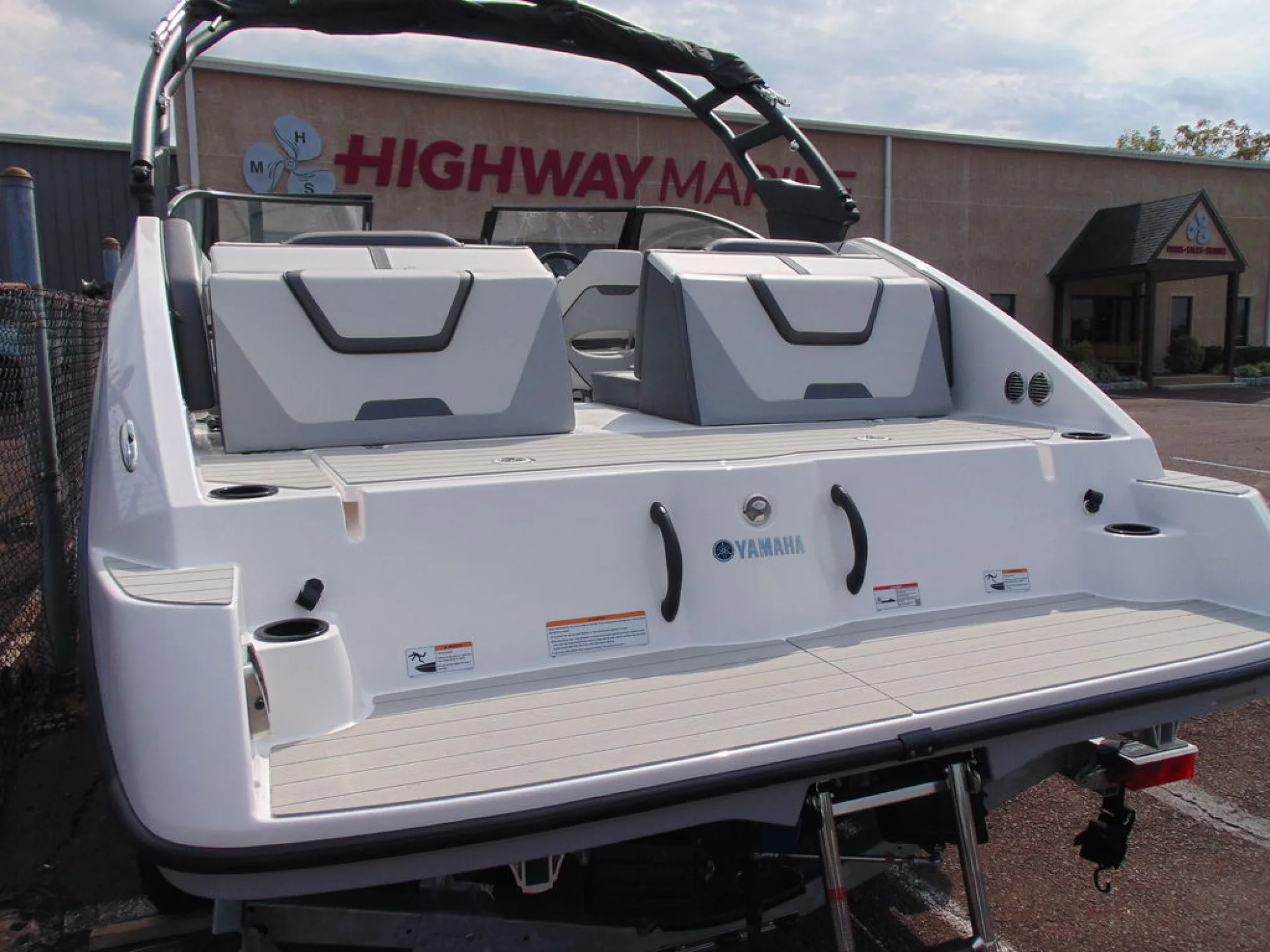 Yamaha Boats AR220 - Image 4