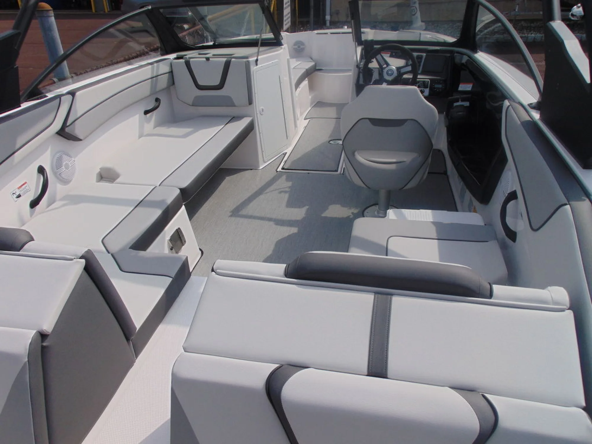 Yamaha Boats AR220 - Image 5