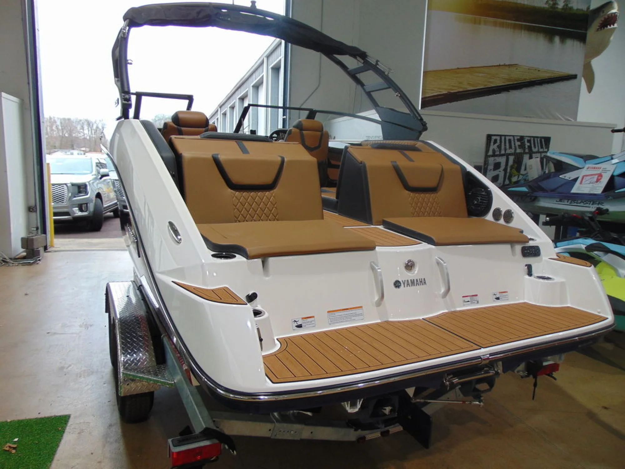 Yamaha Boats 222SD - Image 2