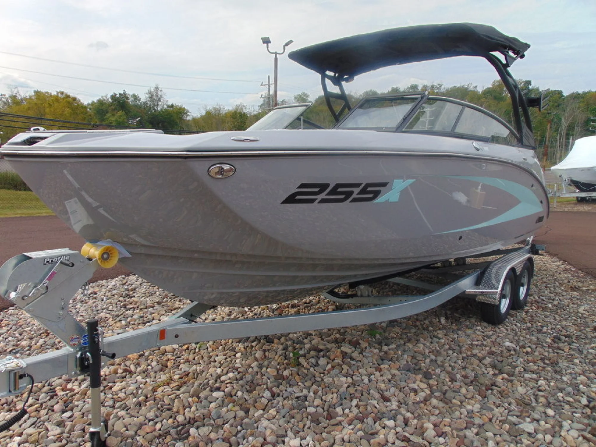 Yamaha Boats 255XD - Image 5