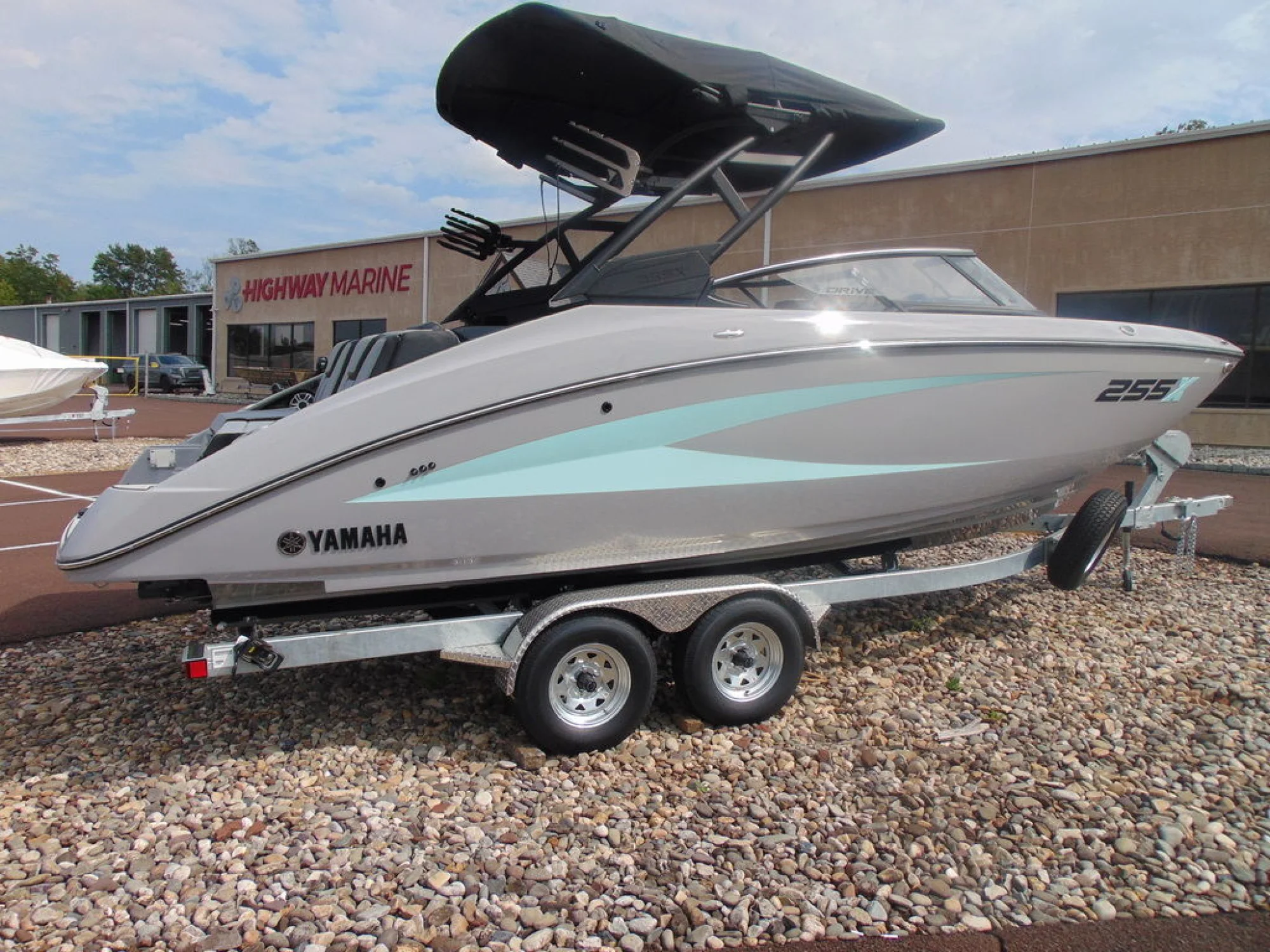 Yamaha Boats 255XD - Main Image