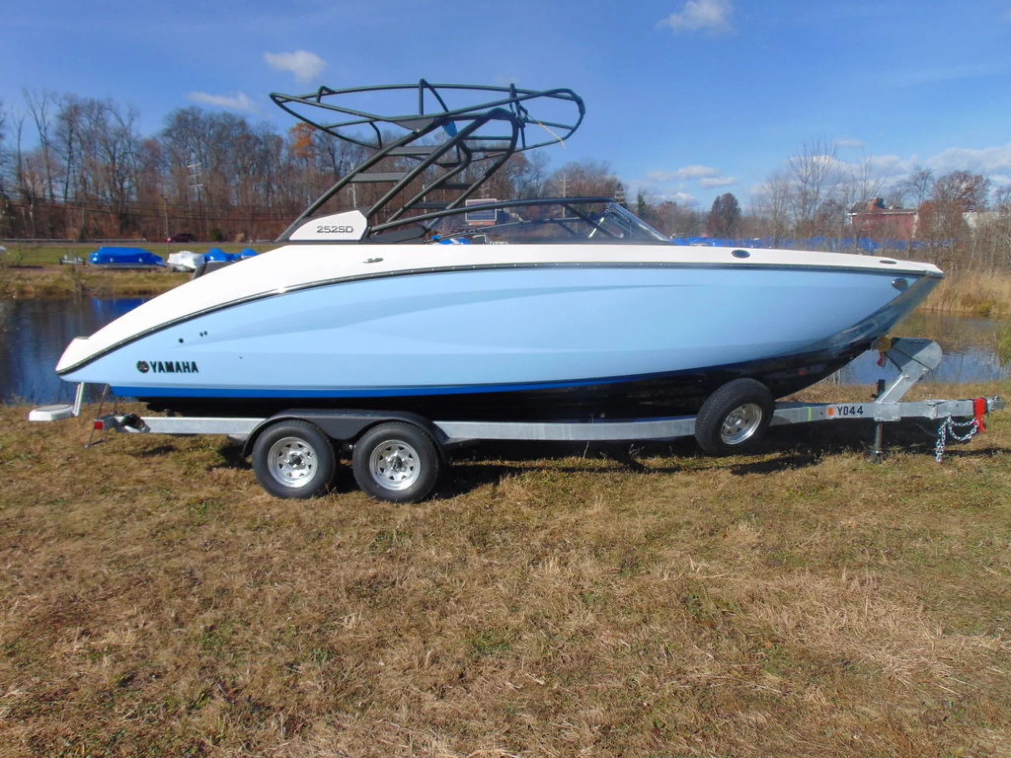 Yamaha Boats 252SD - Main Image