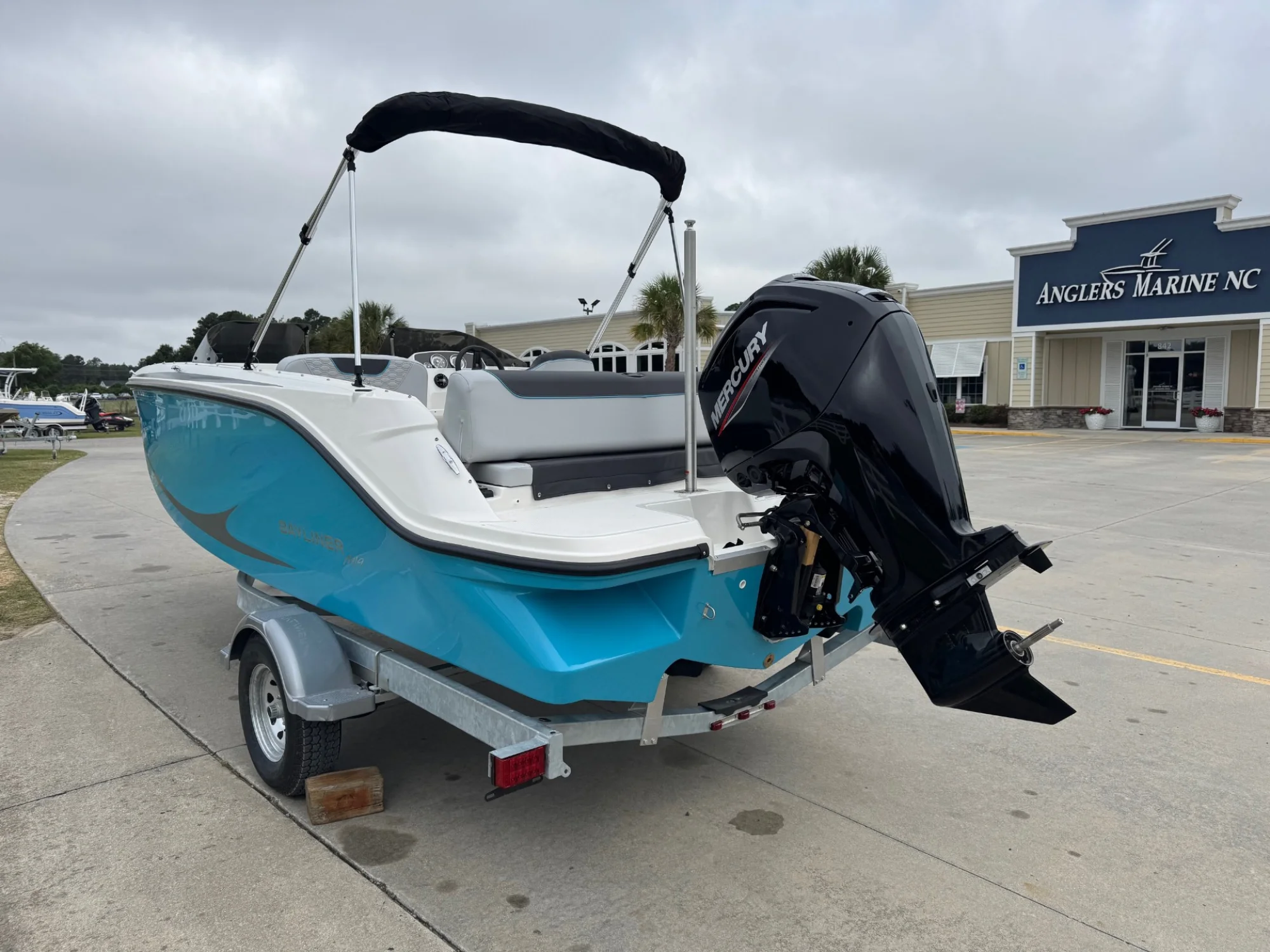 2026 Bayliner M19 Impulse Blue - Image 3