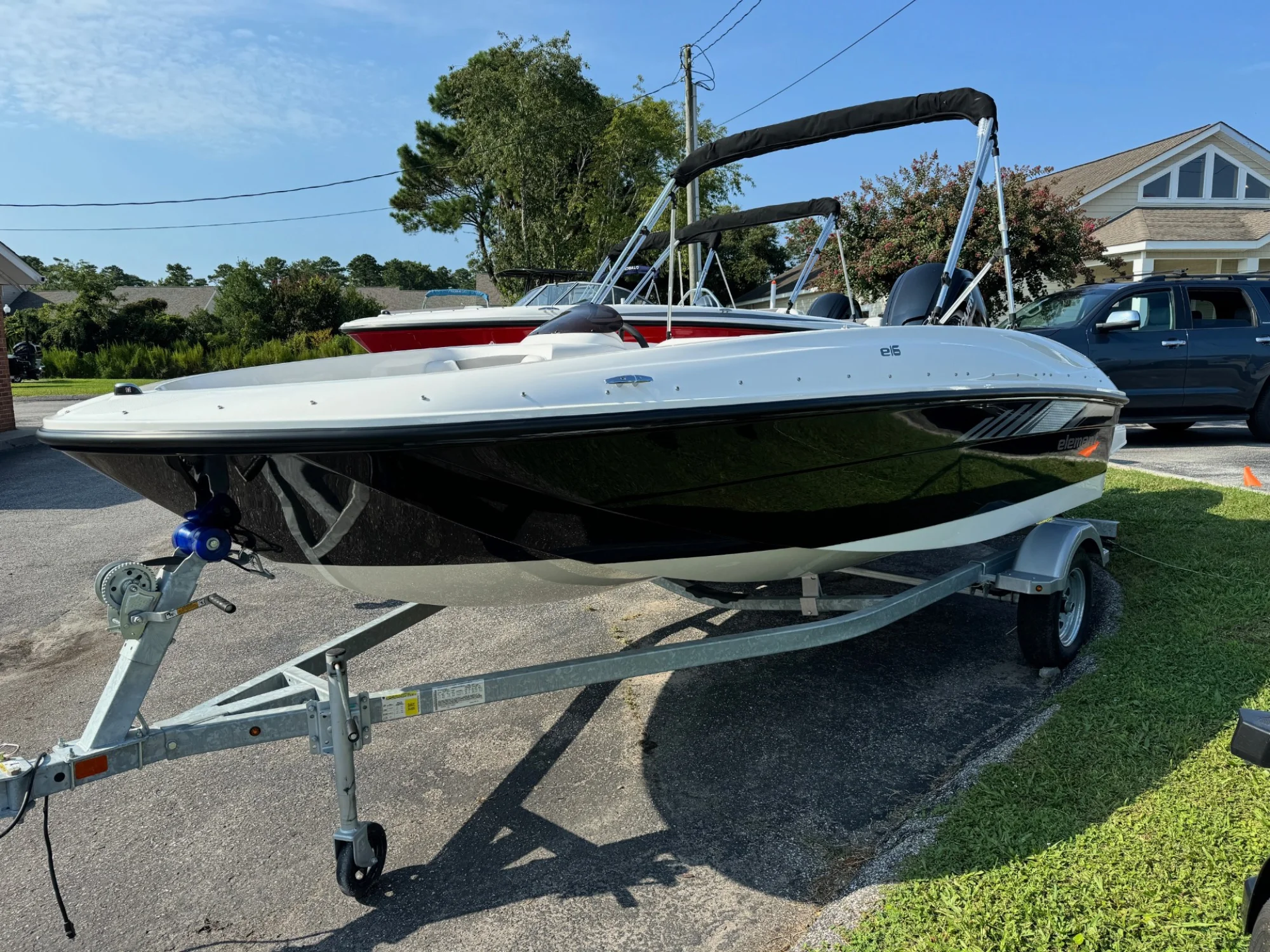 2025 Bayliner Element E16 White/Black - Image 2