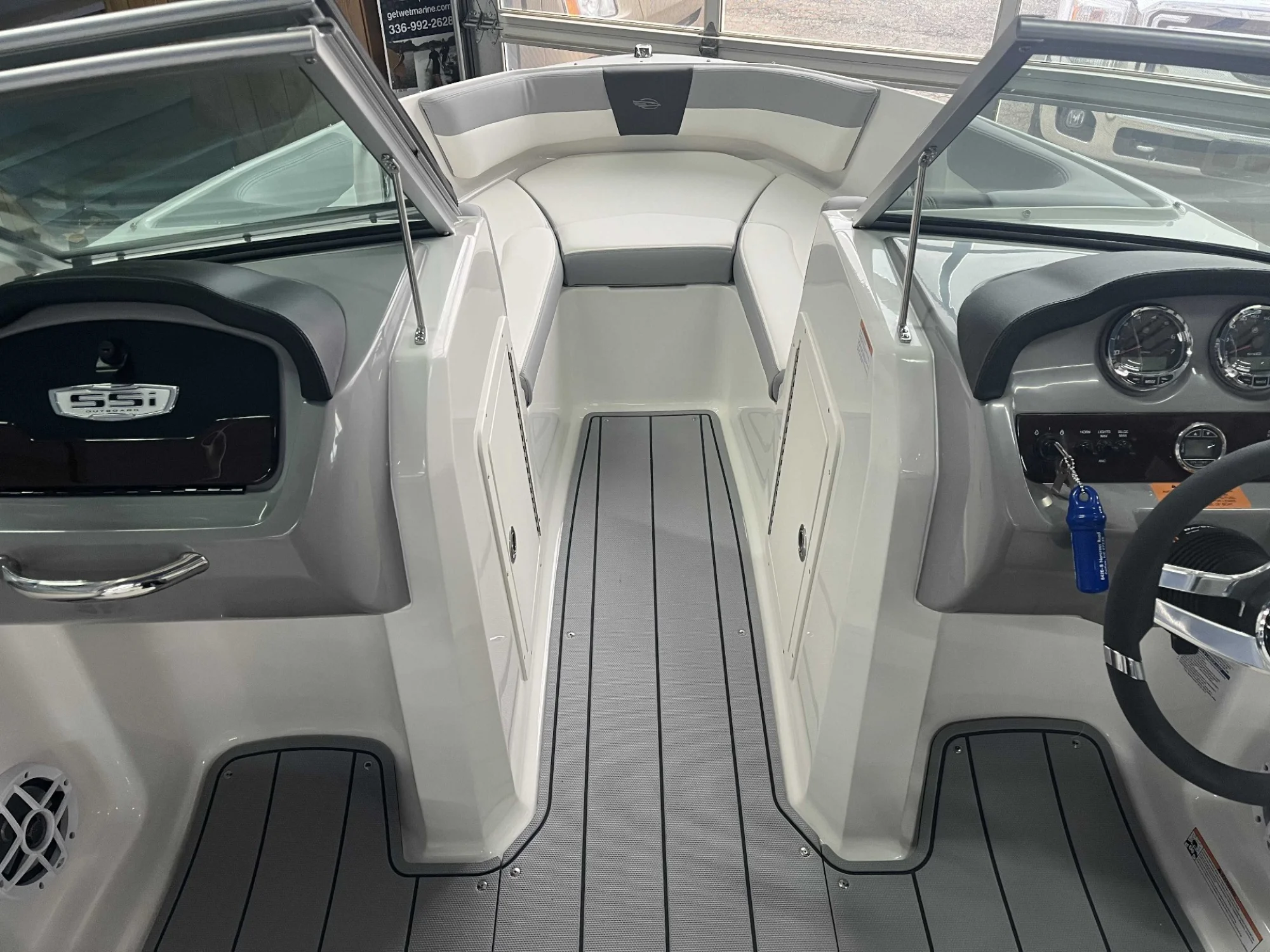 2024 Chaparral 19 SSi OB - Image 4