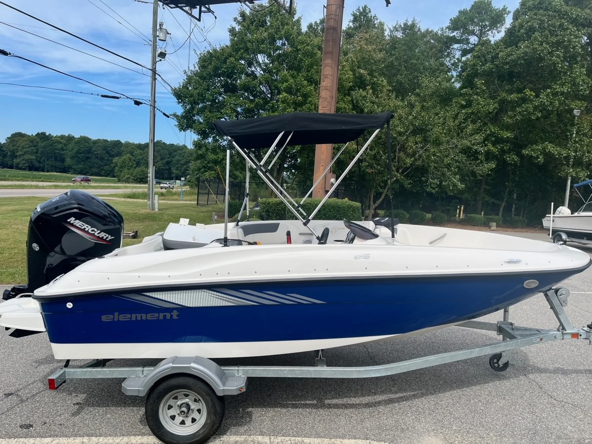 2026 Bayliner Element E16 Blue/White - Image 2