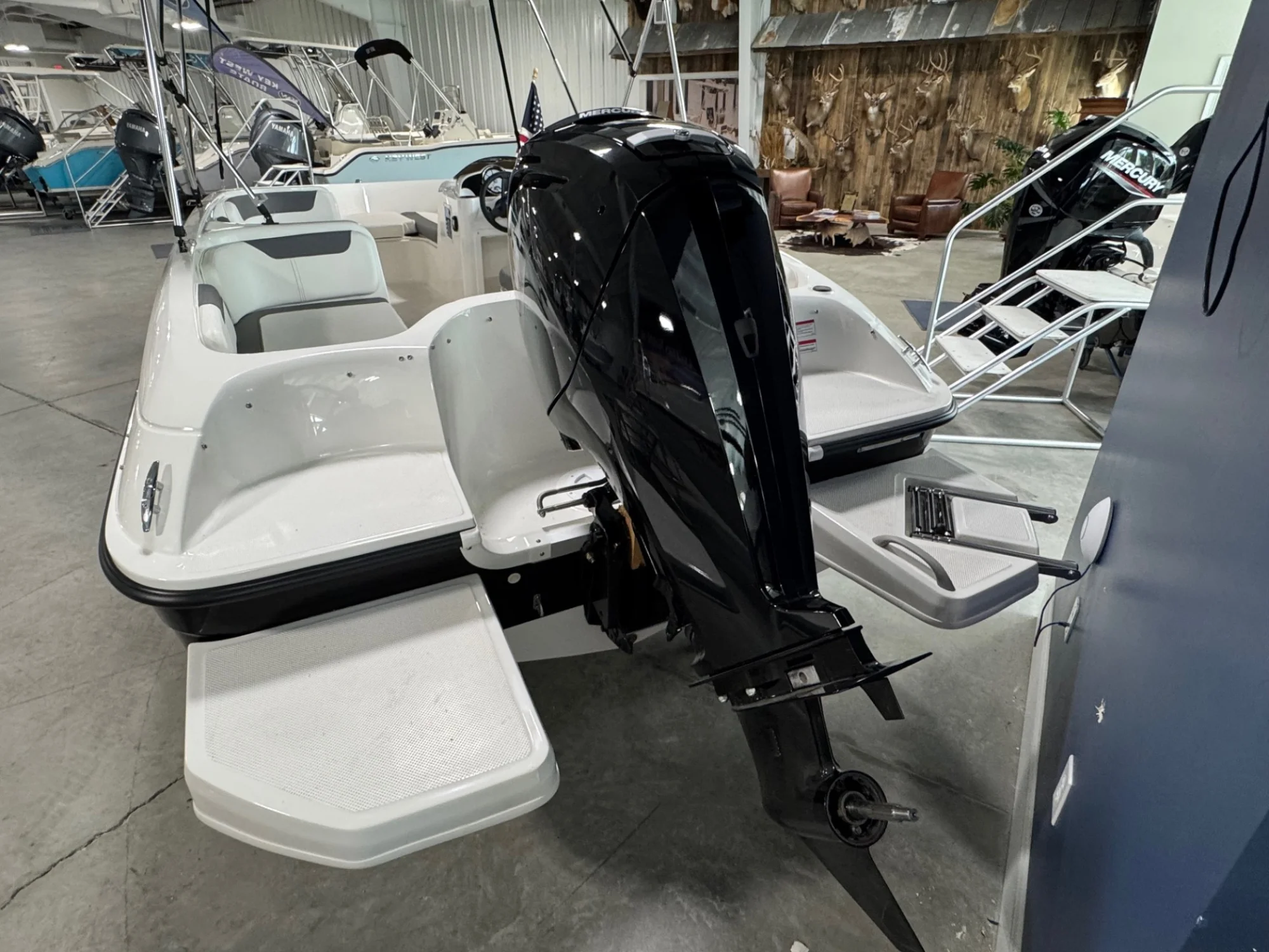 2026 Bayliner E18 Black/White - Image 5