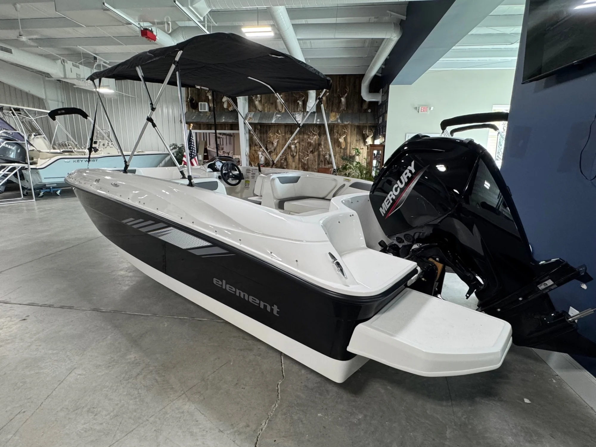 2026 Bayliner E18 Black/White - Image 3