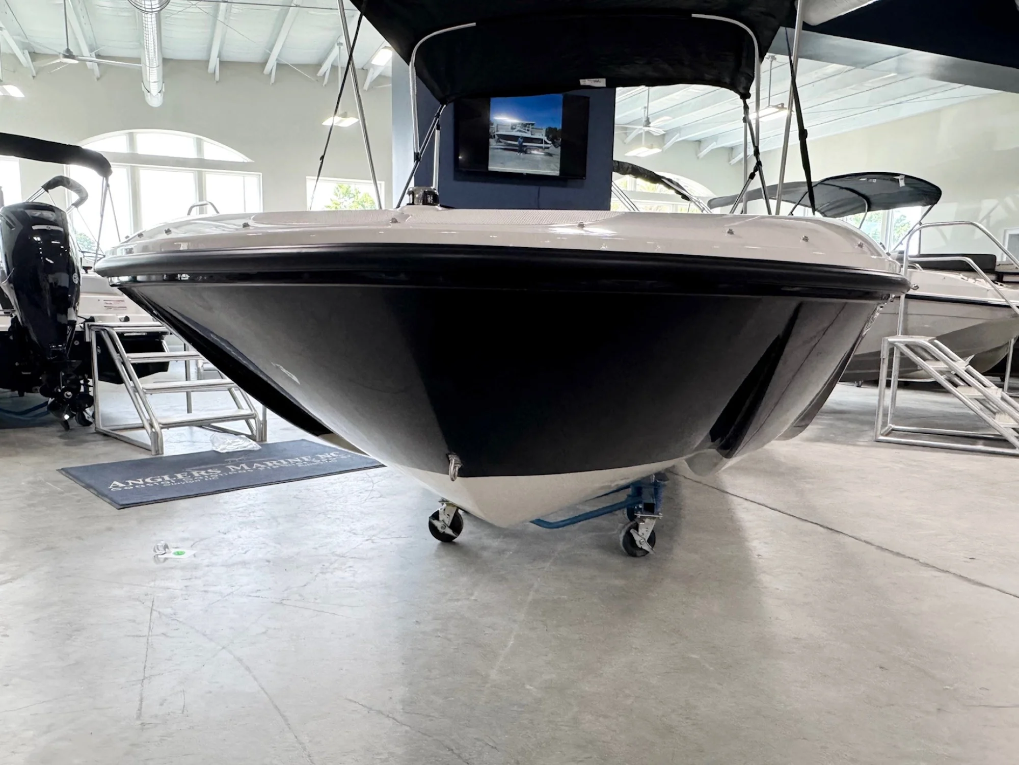 2026 Bayliner E18 Black/White - Image 4