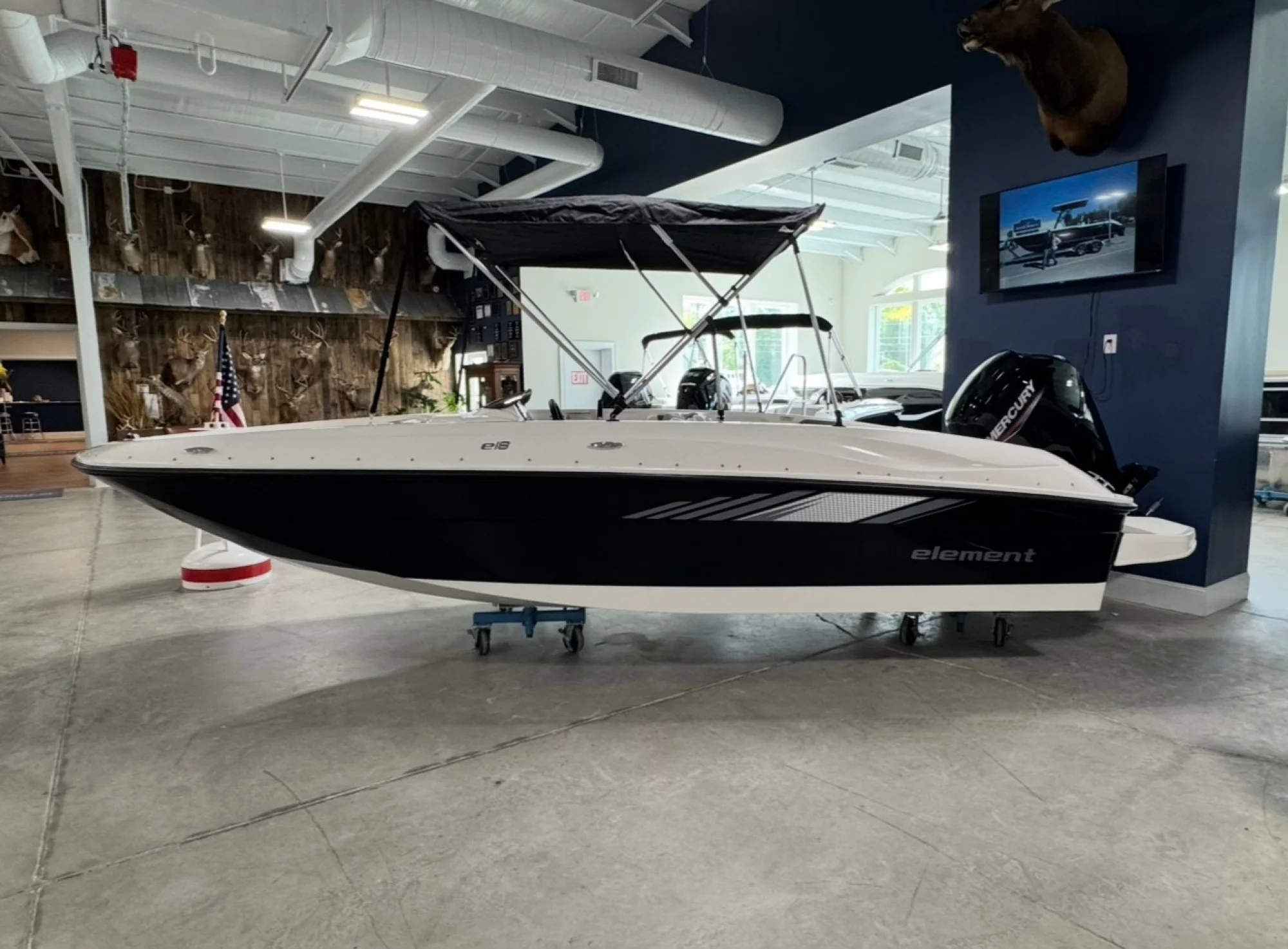 2026 Bayliner E18 Black/White